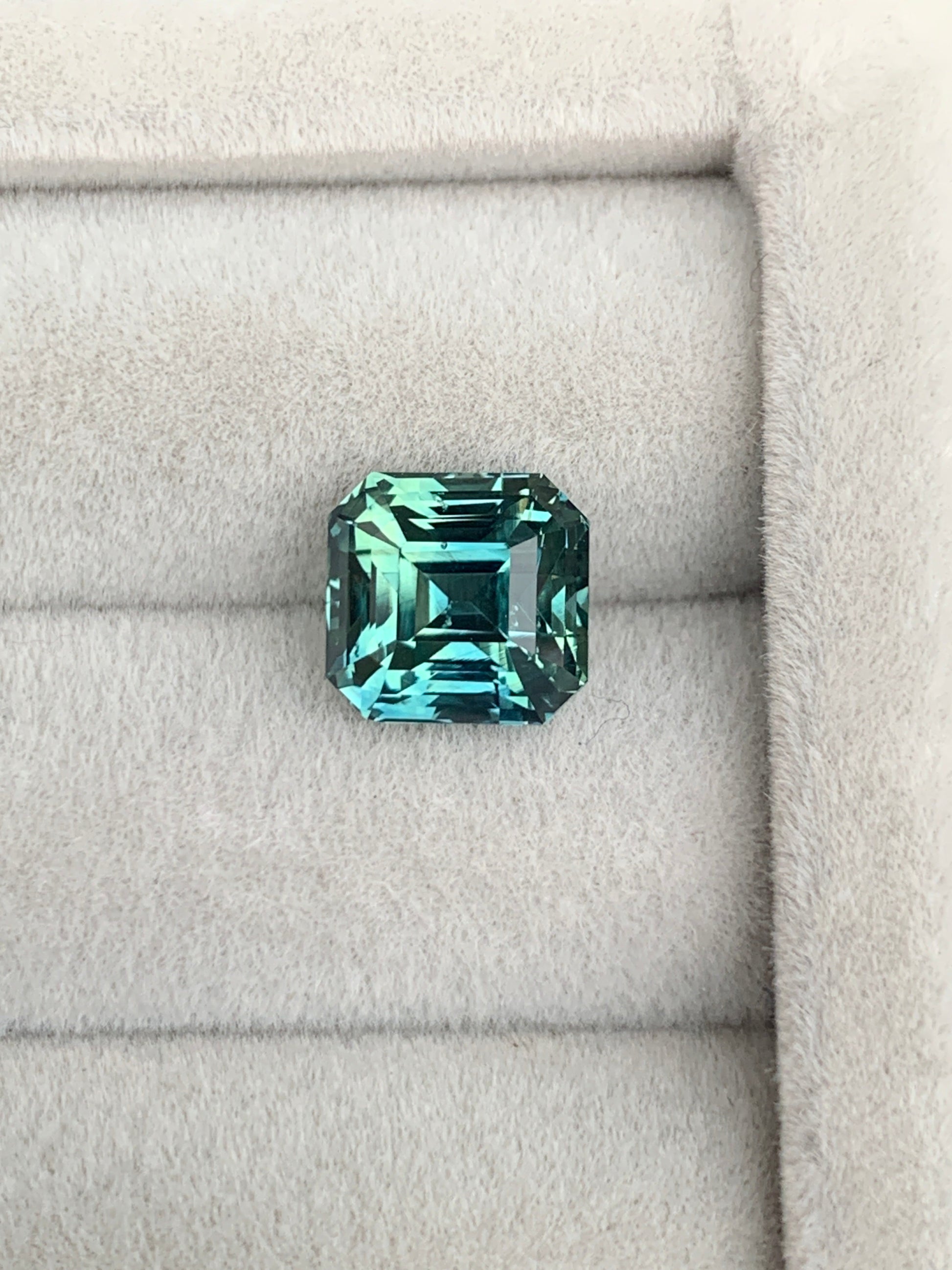 Saphir Teal • 3,7ct Bonnot Paris