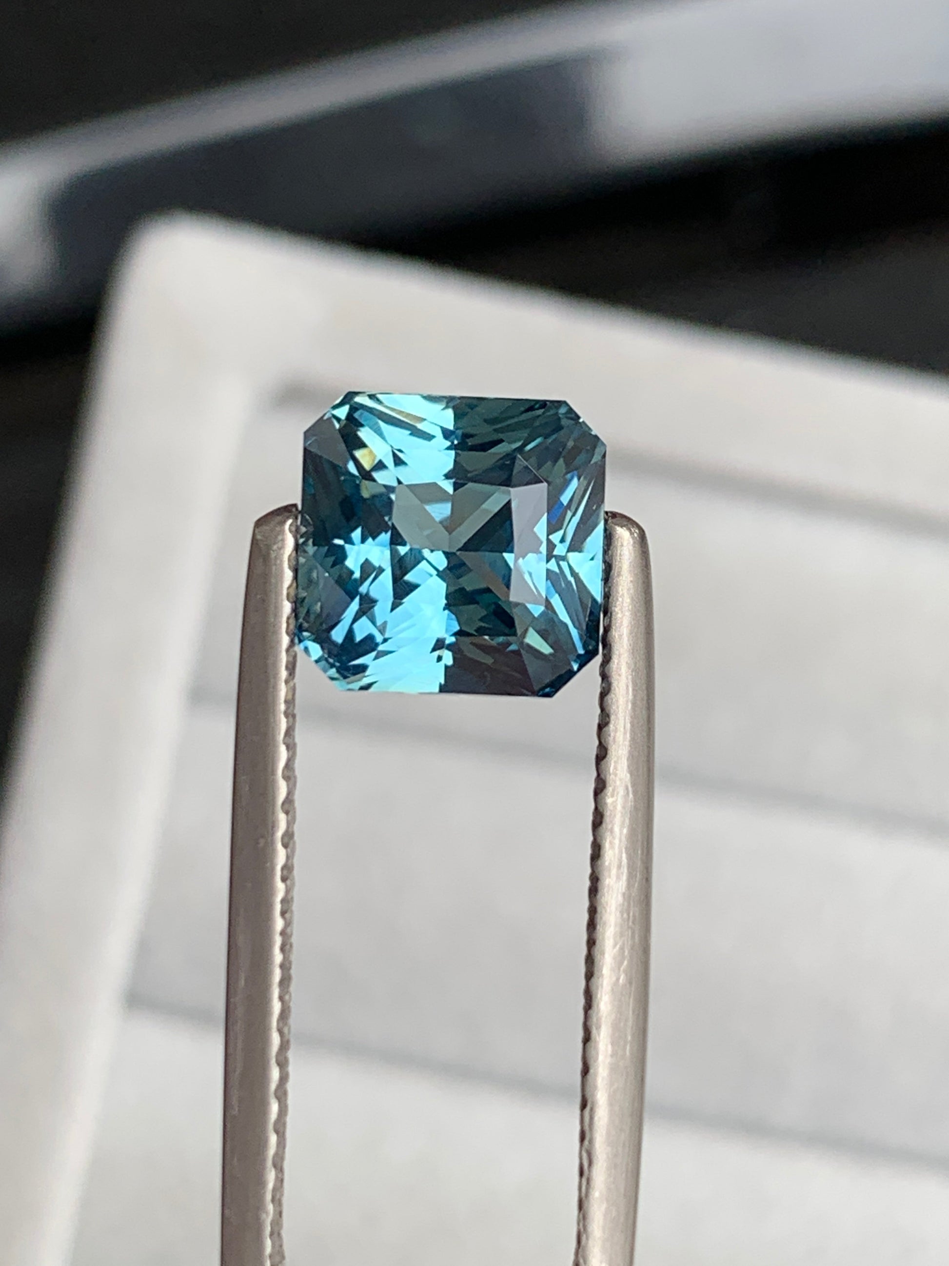 Saphir Teal • 3,9ct Bonnot Paris