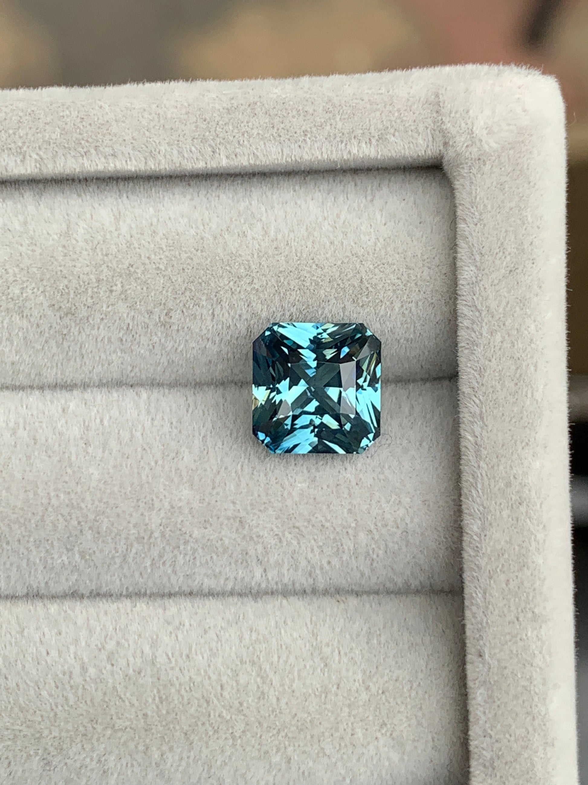 Saphir Teal • 3,9ct Bonnot Paris