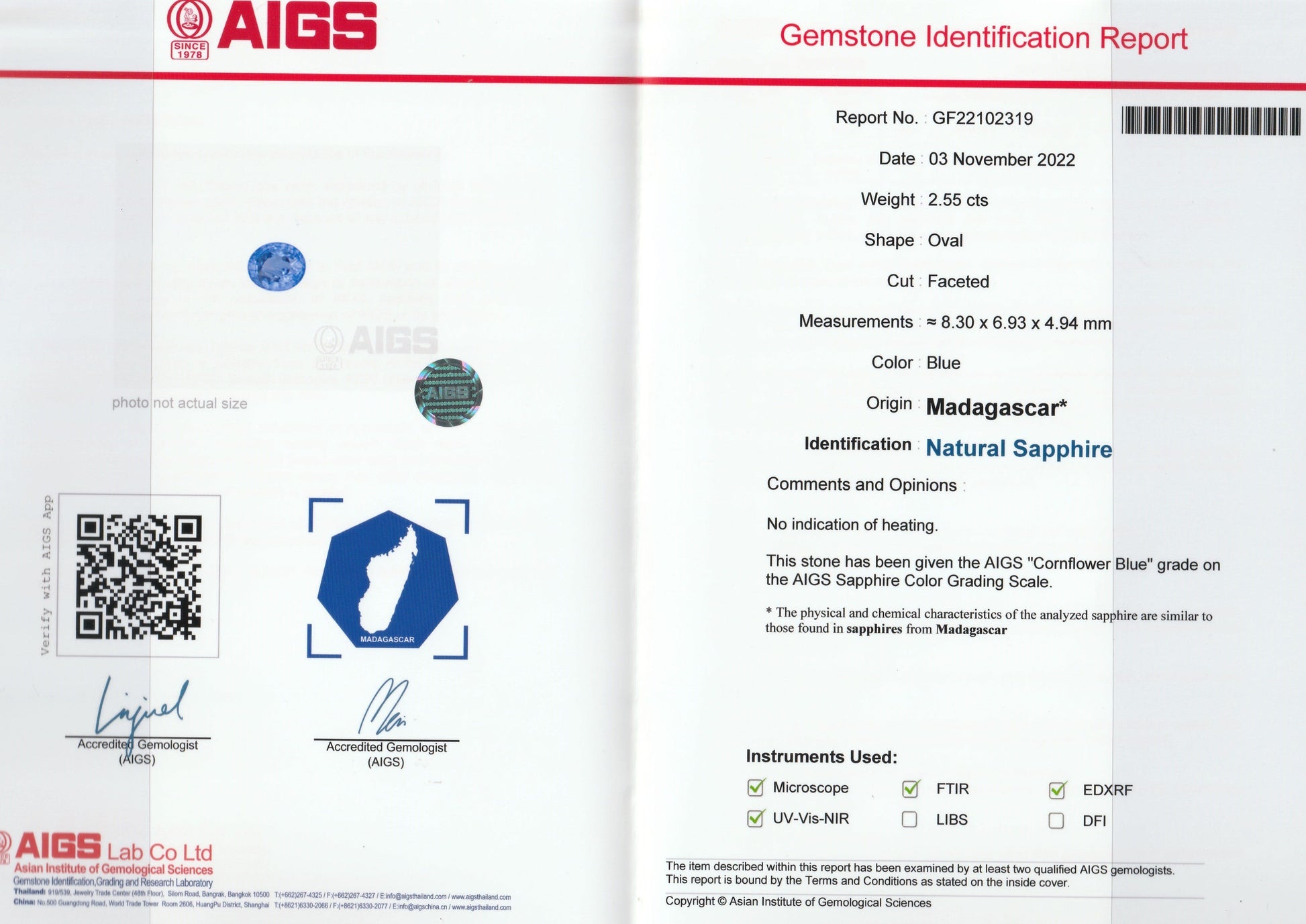 Bonnot Paris Saphir Bleu · 2,54 ct Rapport d'identification : Saphir bleu ovale de Madagascar, daté du 3 novembre 2022, identifié comme saphir naturel. Comprend une image de la pierre précieuse, les signatures des gemmologues et un hologramme AIGS.