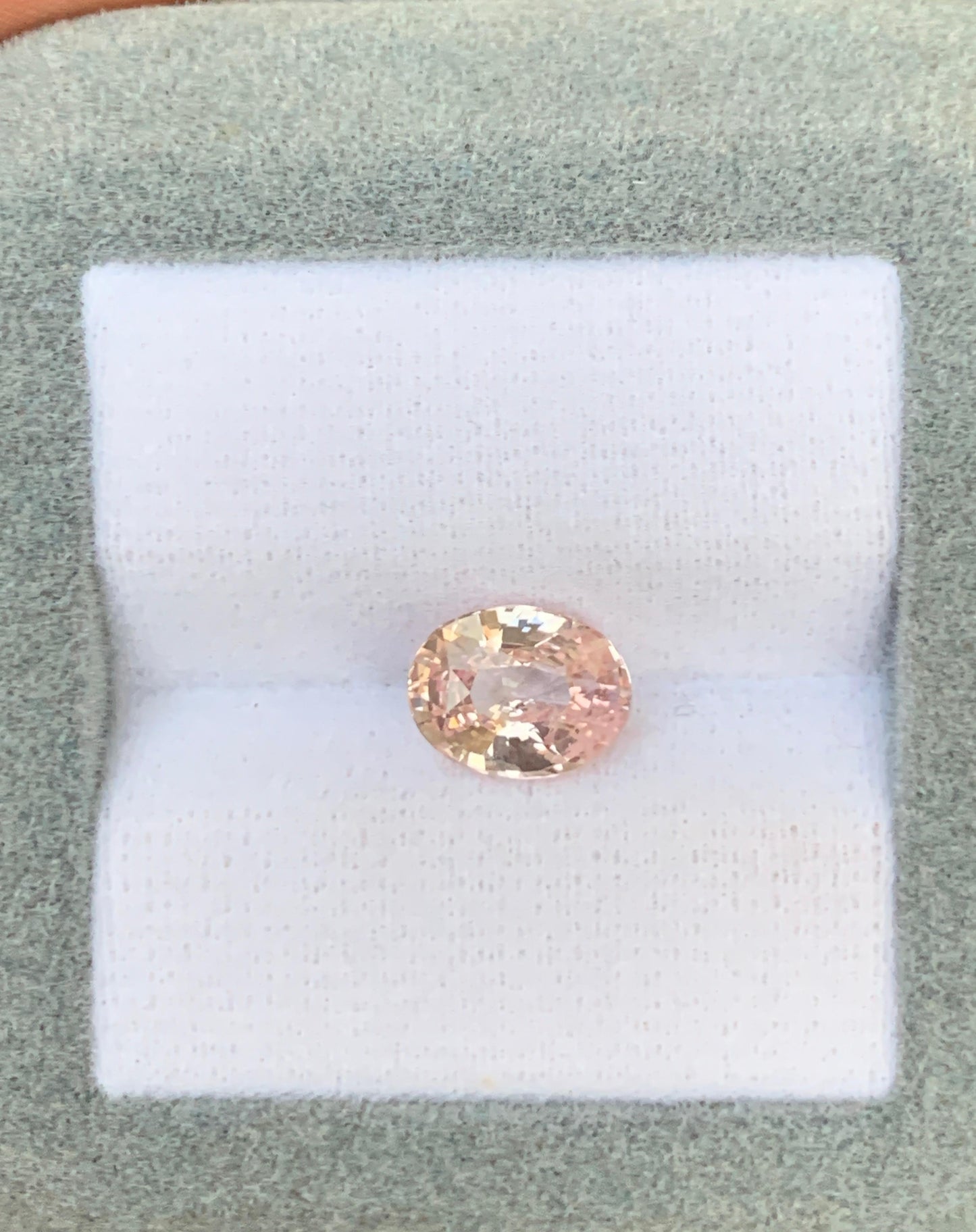 Peach Sapphire Oval 2,05ct
