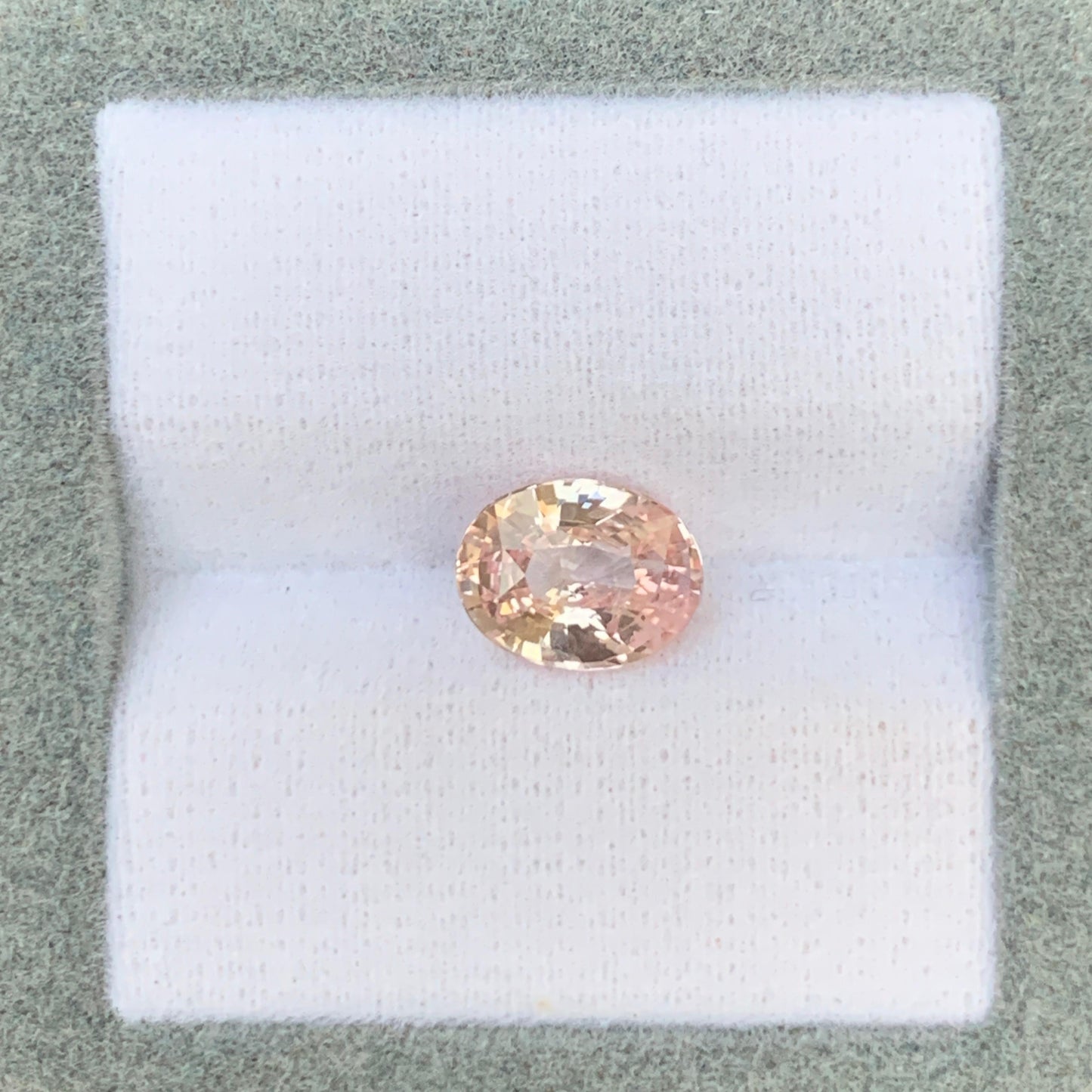 Peach Sapphire Oval 2,05ct