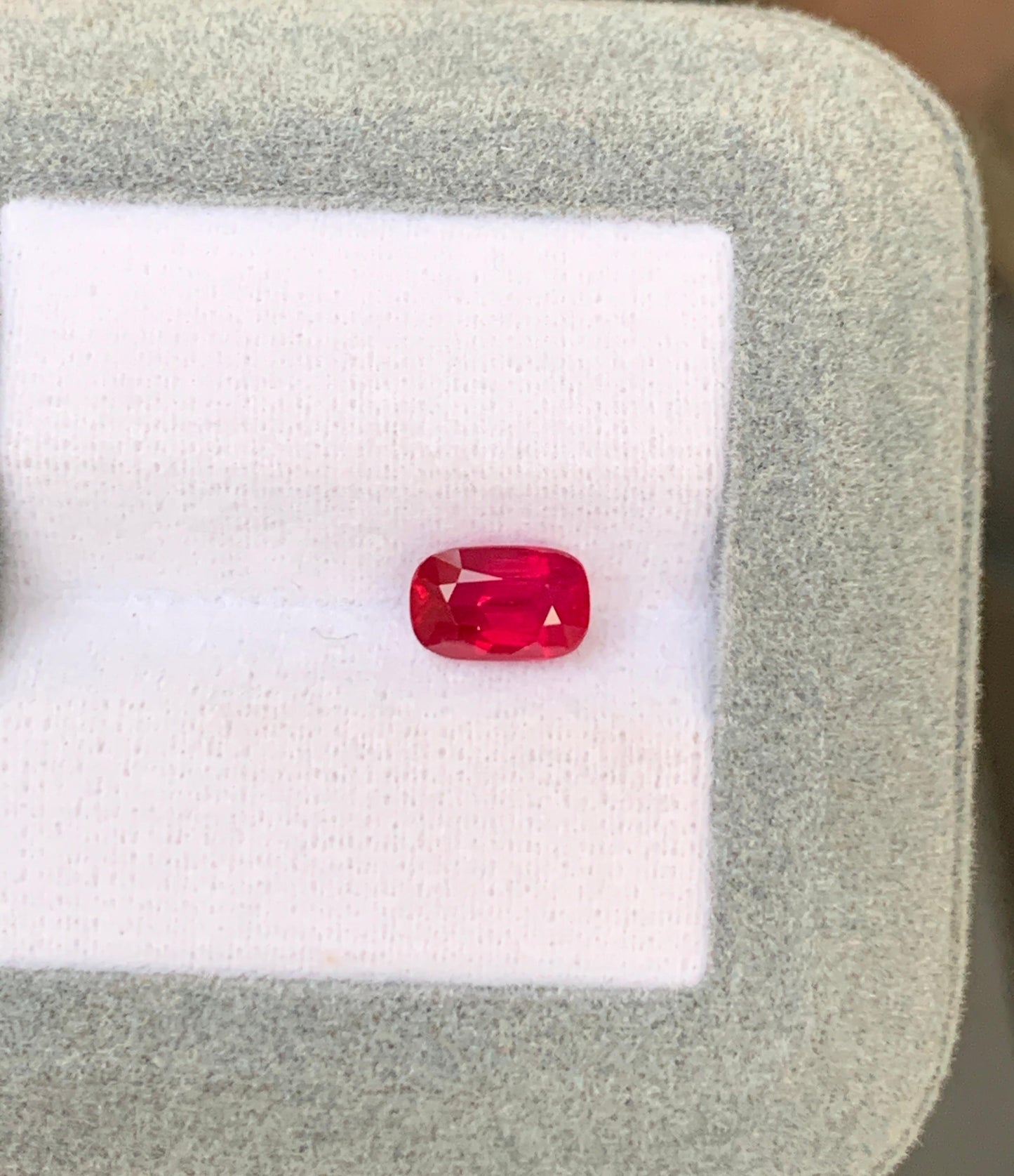 Ruby long cushion 1,50ct