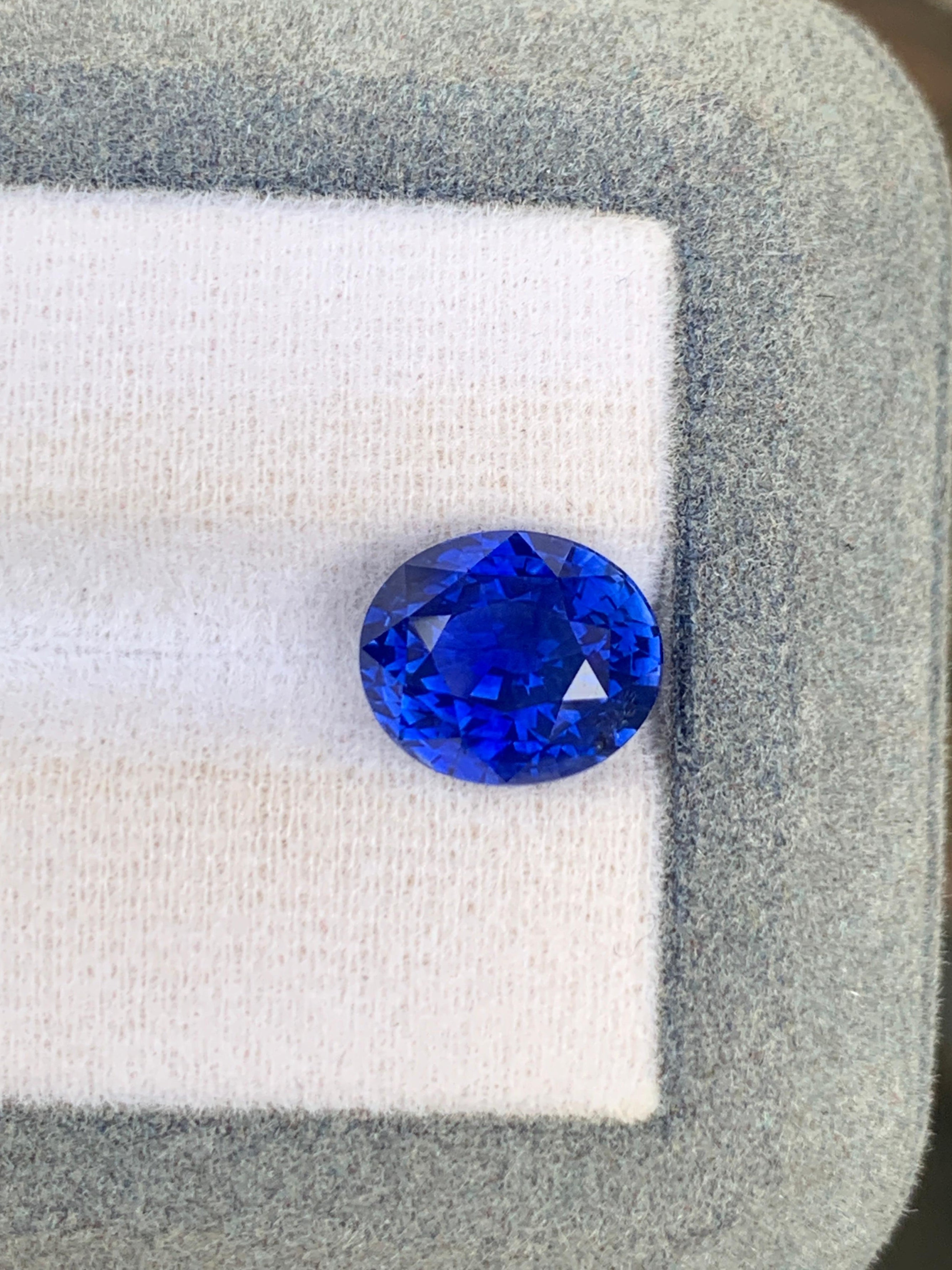 AAA 14X7 MM Saphir Royal Bleu De Ceylan Naturel Parfait Taillé En Oval AAA 14X7 MM Saphir Royal Bleu De Ceylan Naturel Parfait Taillé En Oval