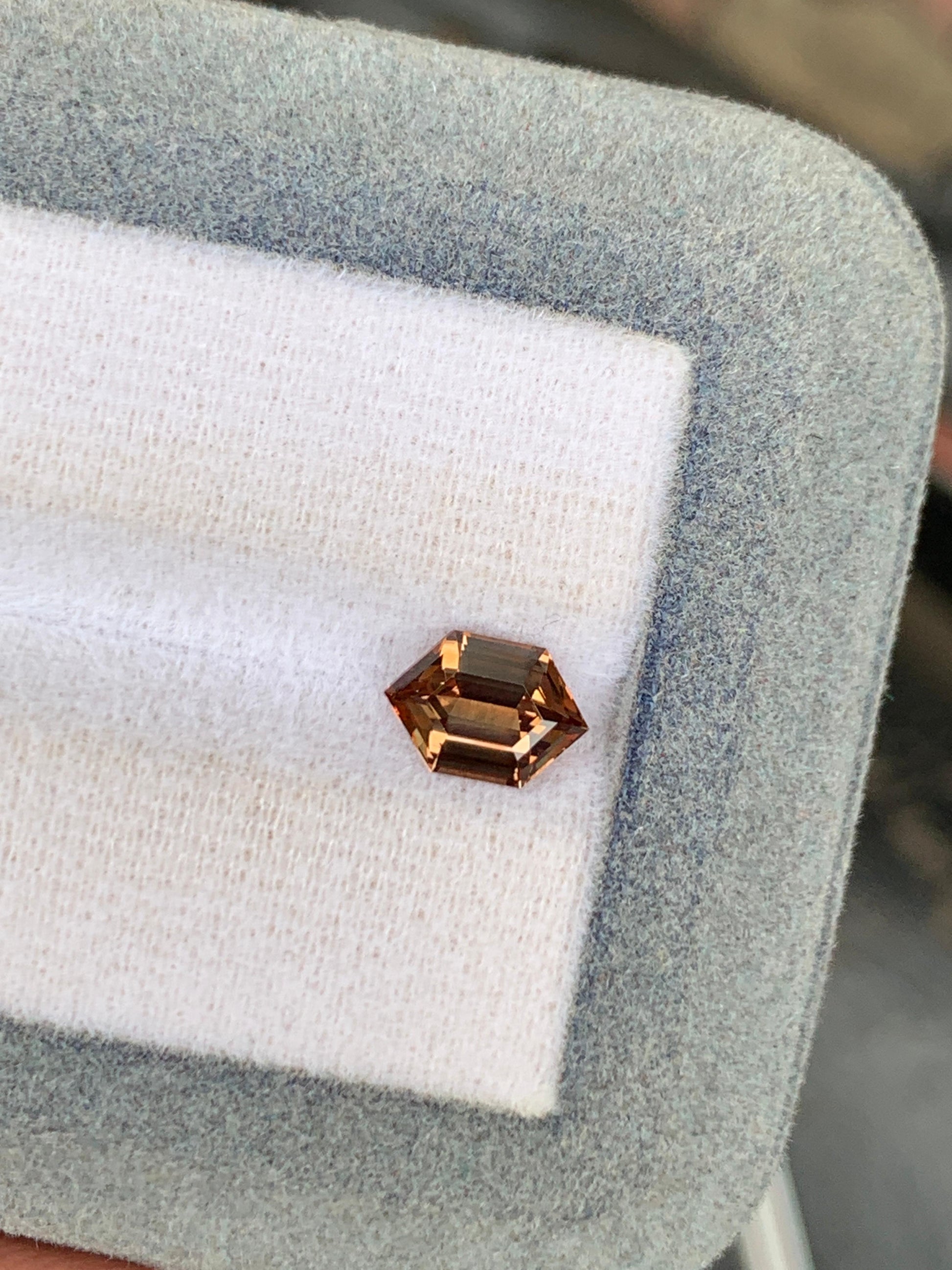 Saphir marron de Madagascar