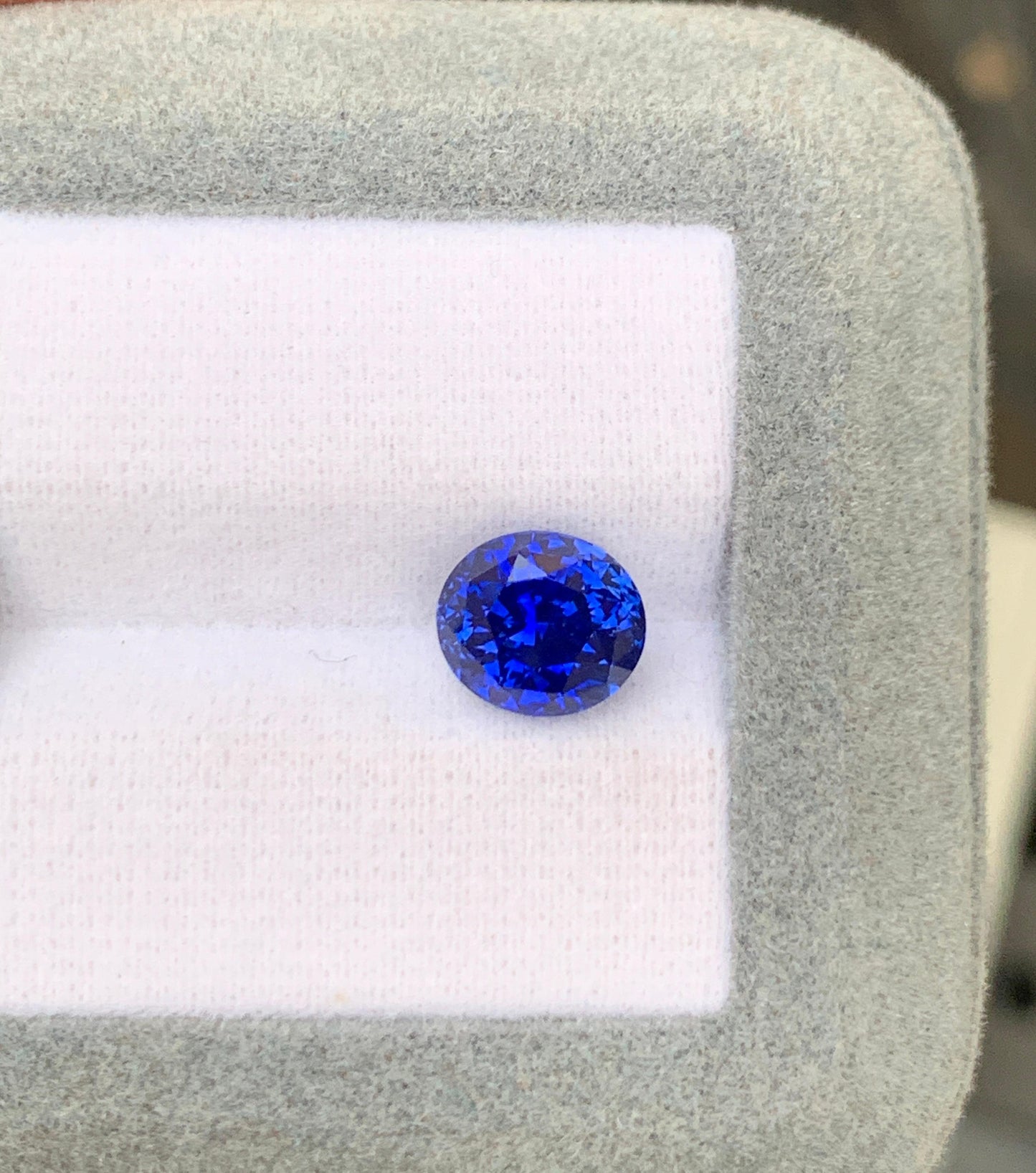 Vivid Blue Sapphire Oval 3,45ct