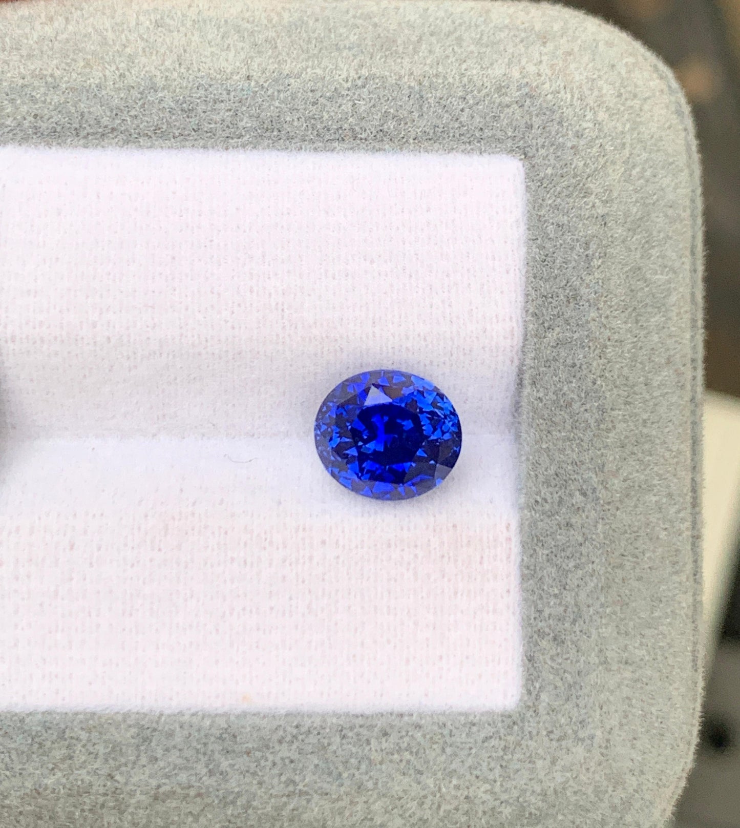 Vivid Blue Sapphire Oval 3,45ct