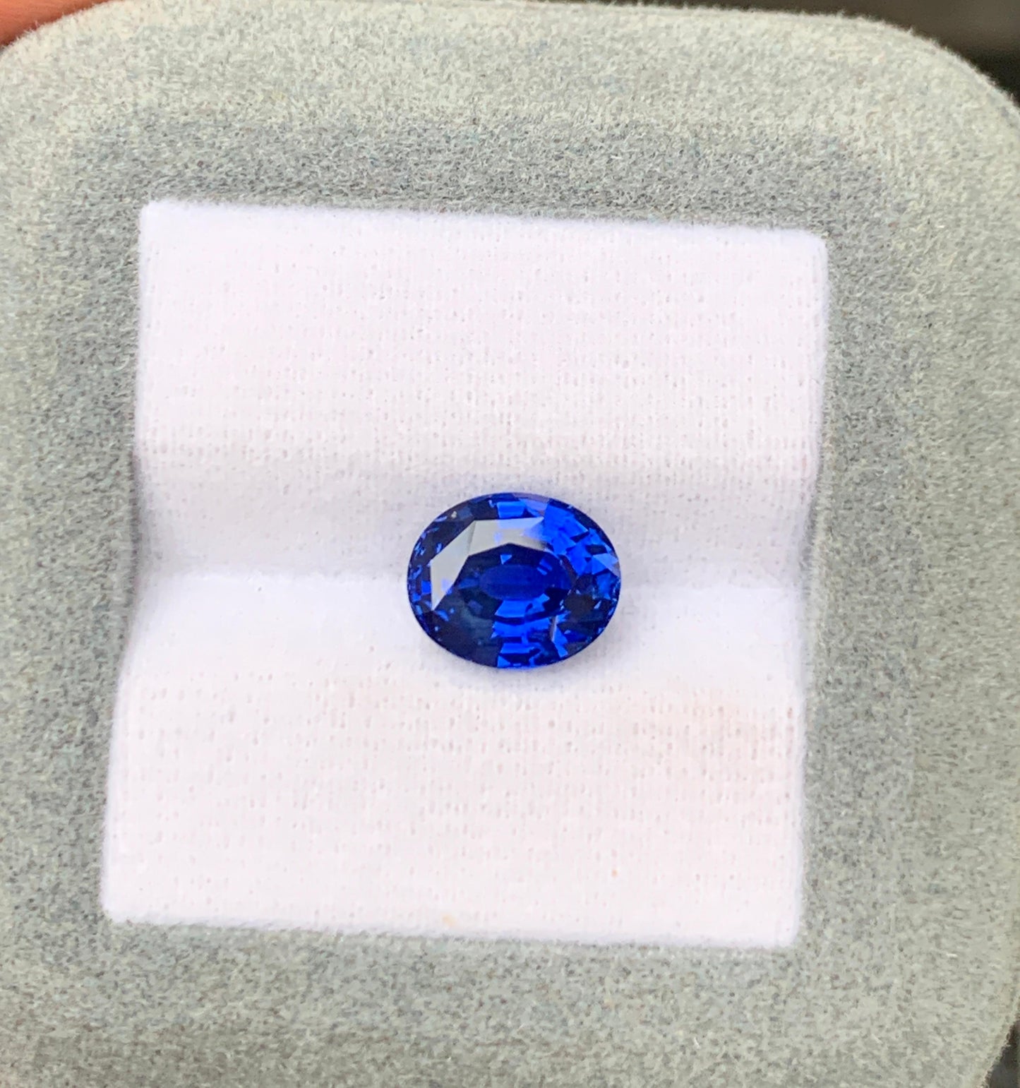 Vivid Blue Sapphire oval cut 3.30ct