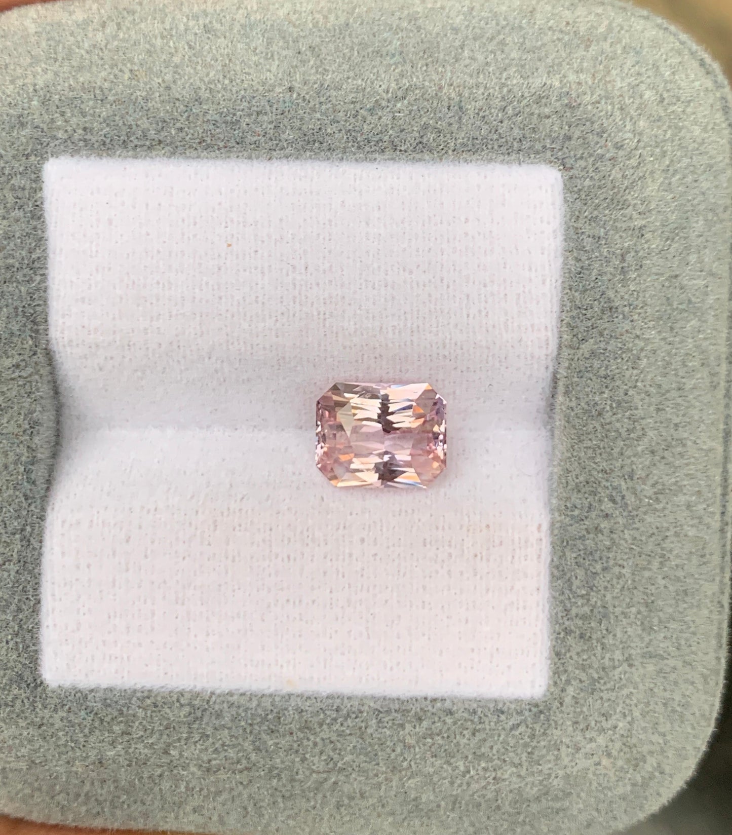peach sapphire radiant 2.20ct photo 1