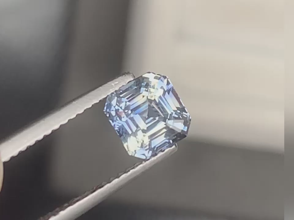saphir-bicolore-émeraude-2-06ct-video-1