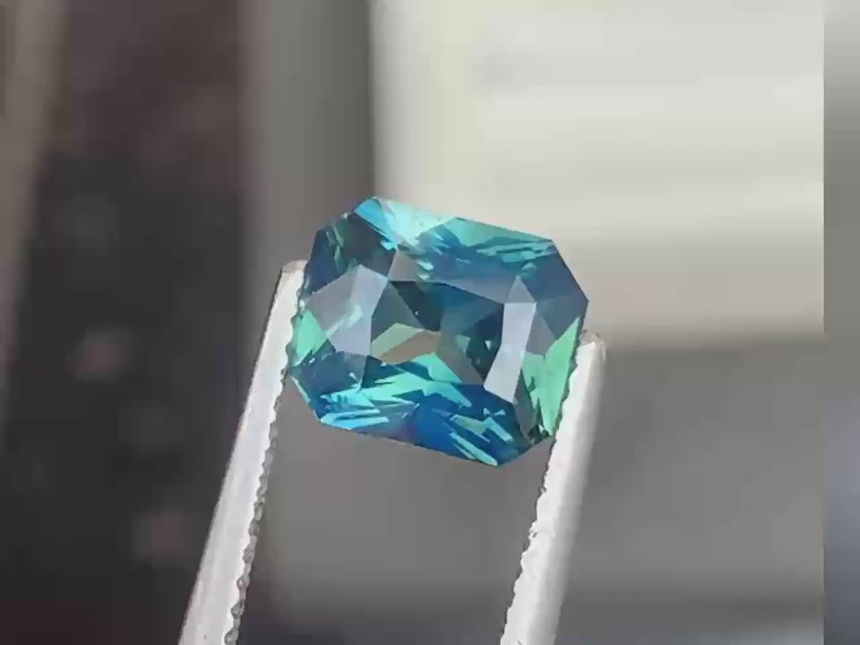 saphir-teal-3-05-ct-taille-emeraude-video-1