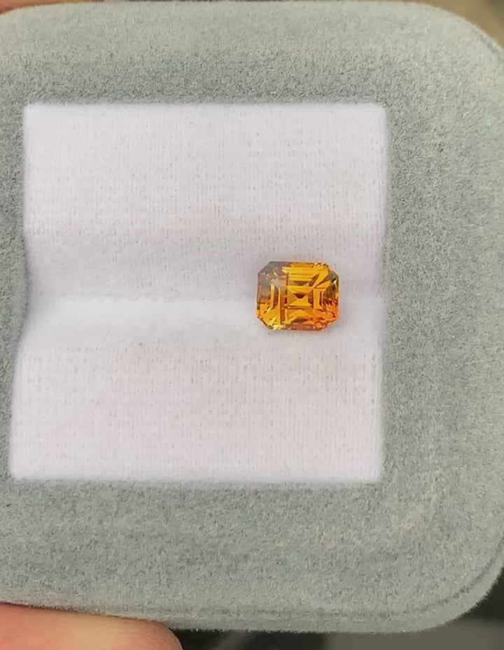 saphir-orange-émeraude-2-01ct-video-2