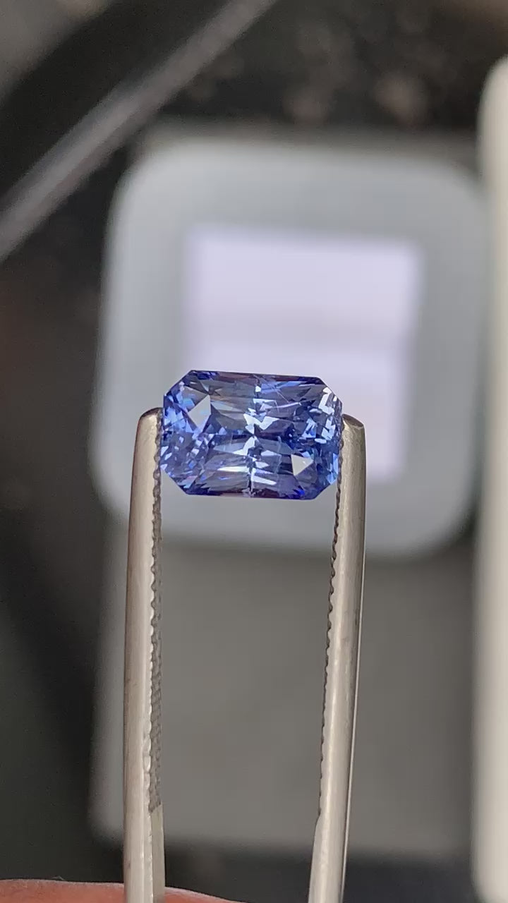 saphir-bleu-radiant-3-05ct-video-1