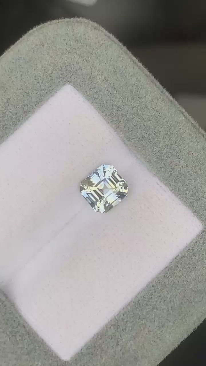 saphir-bicolore-émeraude-2-06ct-video-2