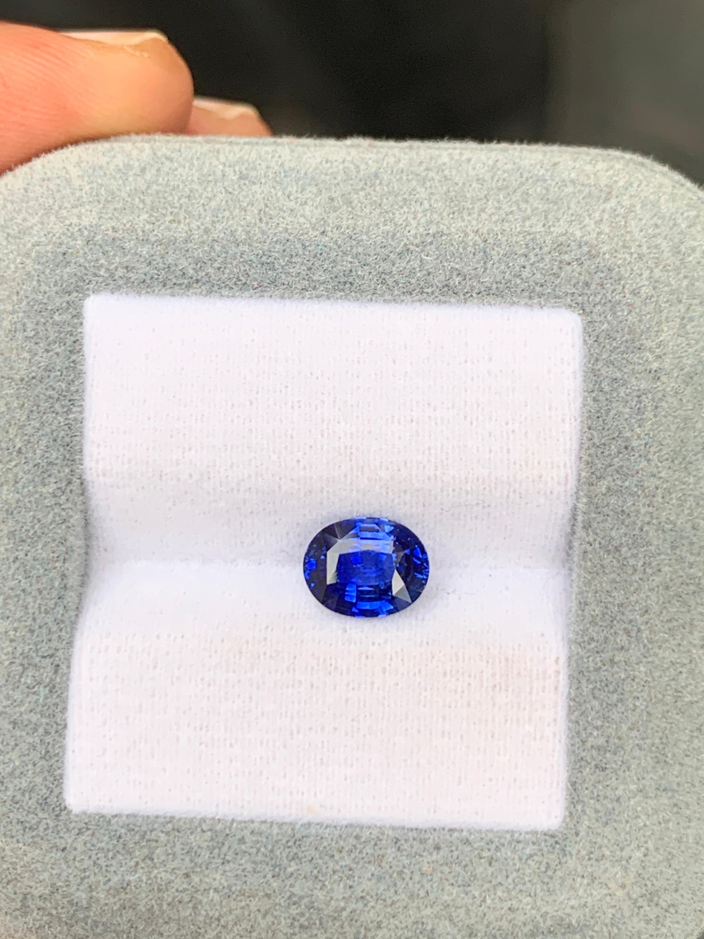 saphir-bleu-ovale-1-54ct-photo-2