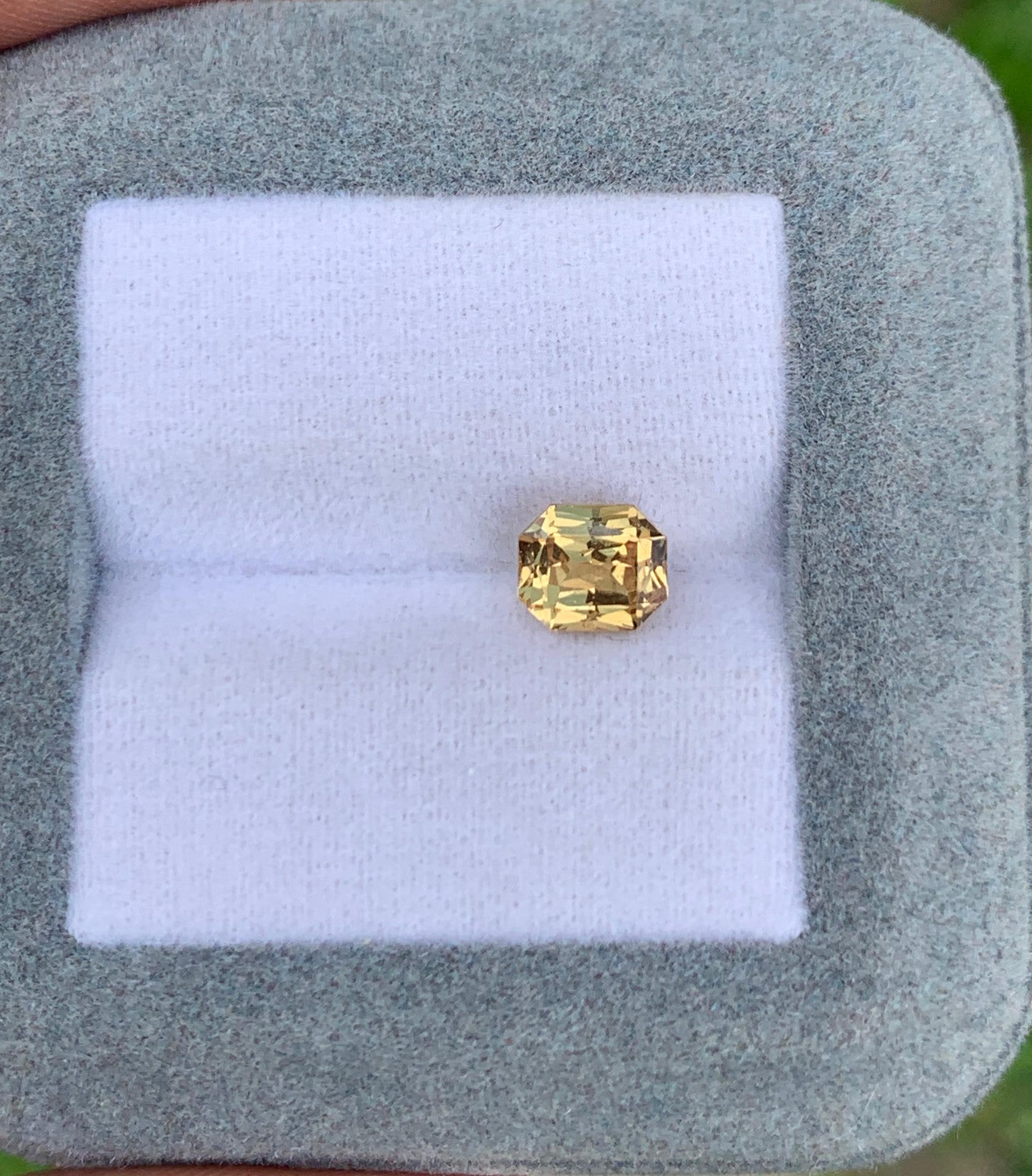 saphir-jaune-coussin-1-61ct photo1