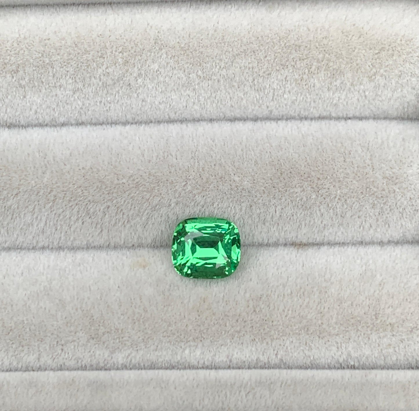 tsavorite-coussin-1-75ct-photo-2