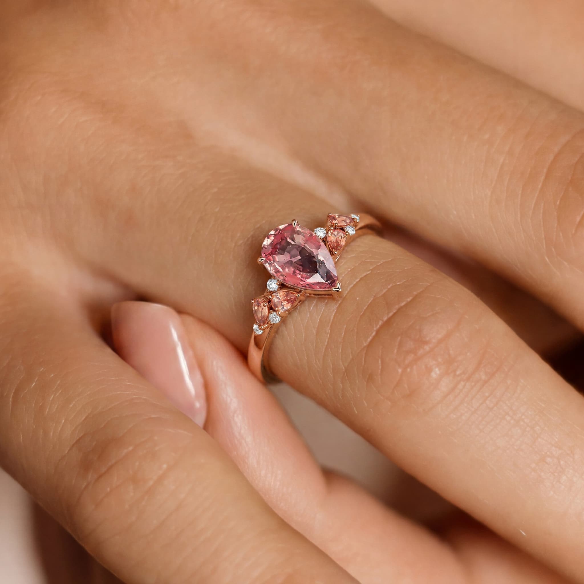 bague florale, tourmaline entourée de marquises