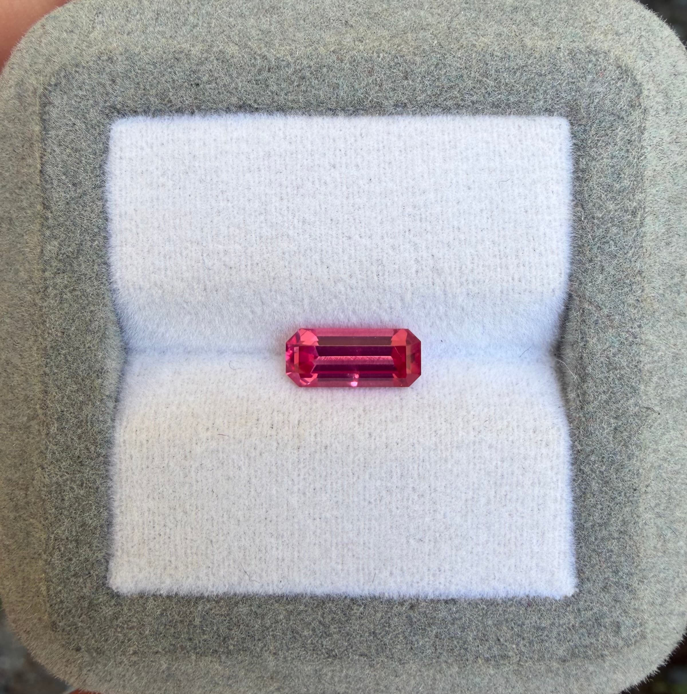 exemple — spinelle rose 1,27 ct