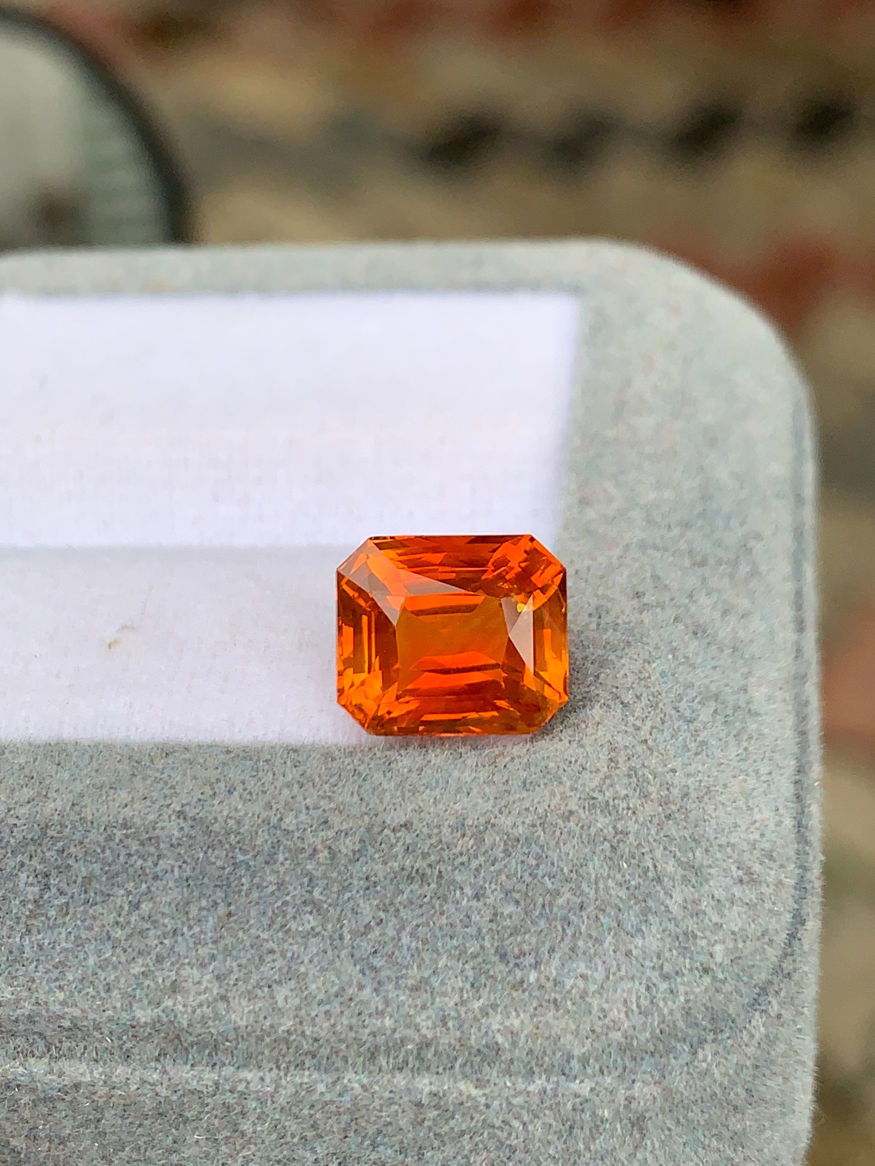 exemple — saphir orange 4,55 ct