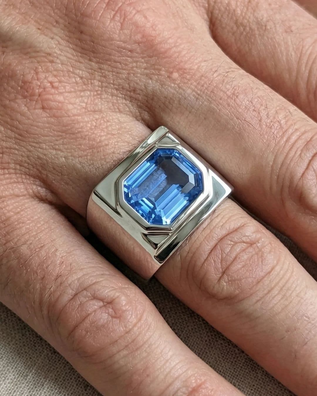 Bague d’anniversaire avec Saphir Bleu