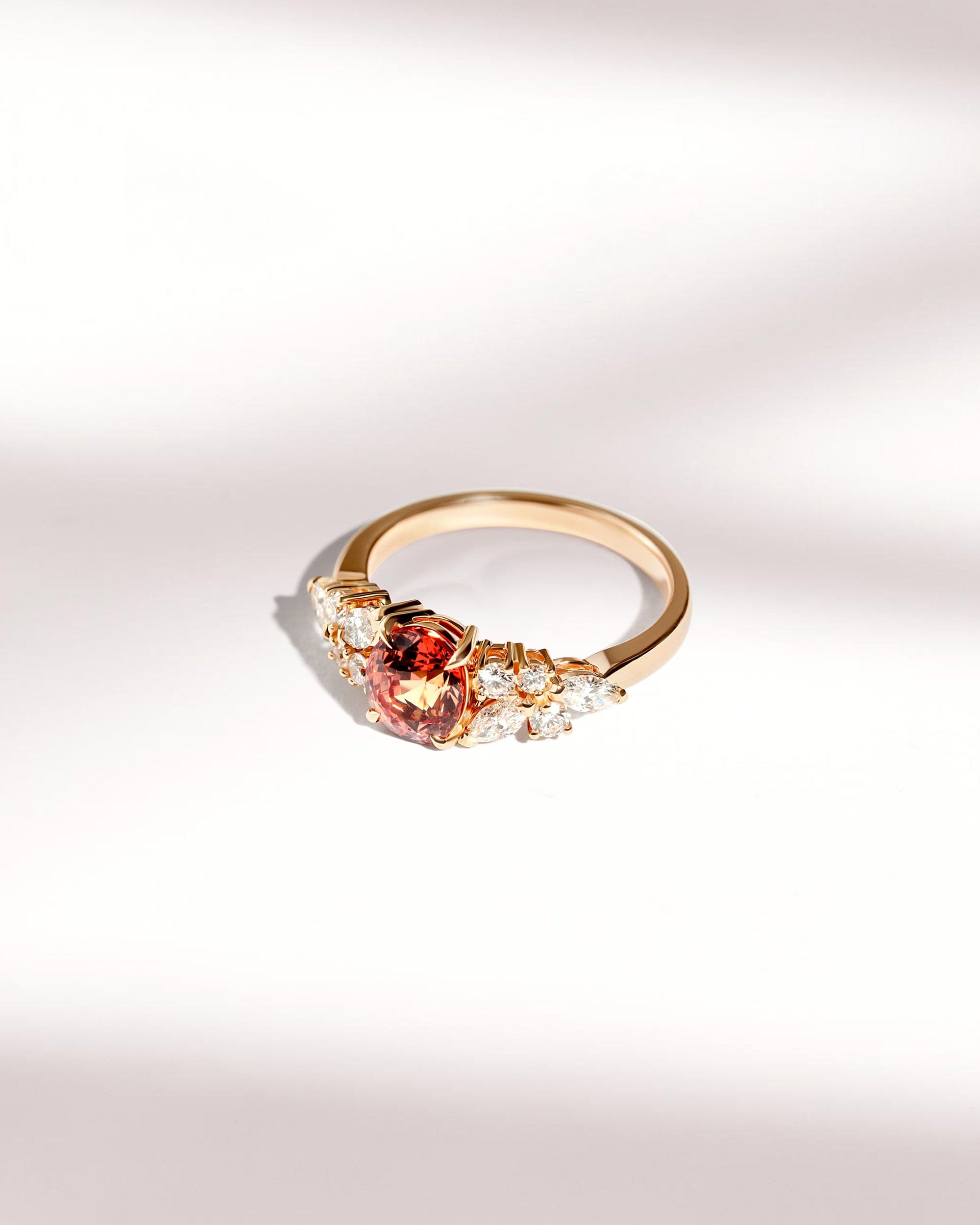 Bague de fiançailles avec Saphir Padparadscha