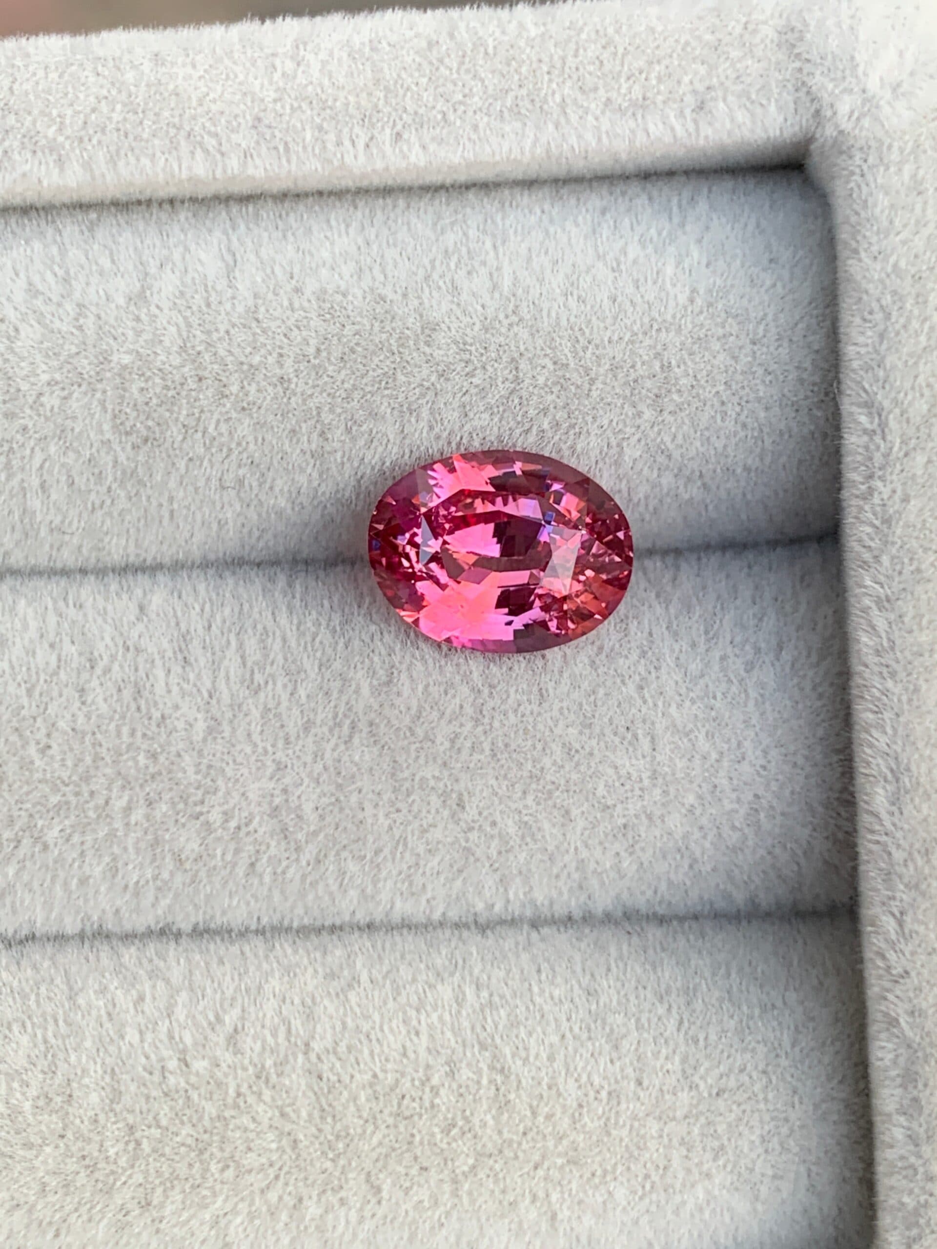 Zafiro Padparadscha Oval de 2,51 ct