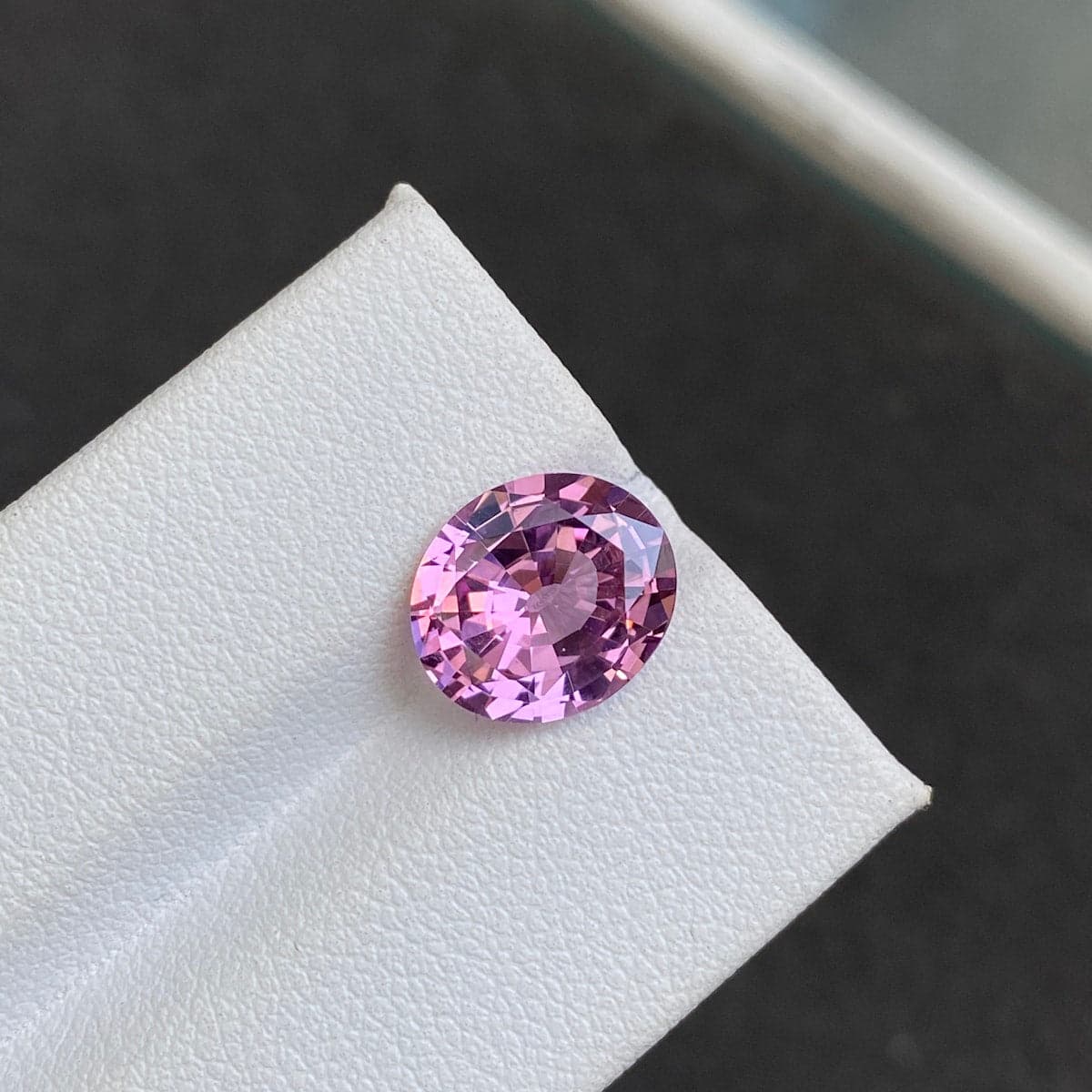 Ovaler Rosa Spinell von 3,93 ct