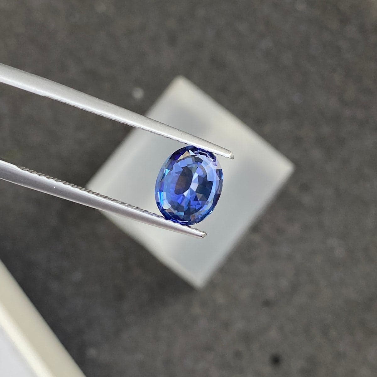 Blauer Ovaler Saphir 2,04 ct