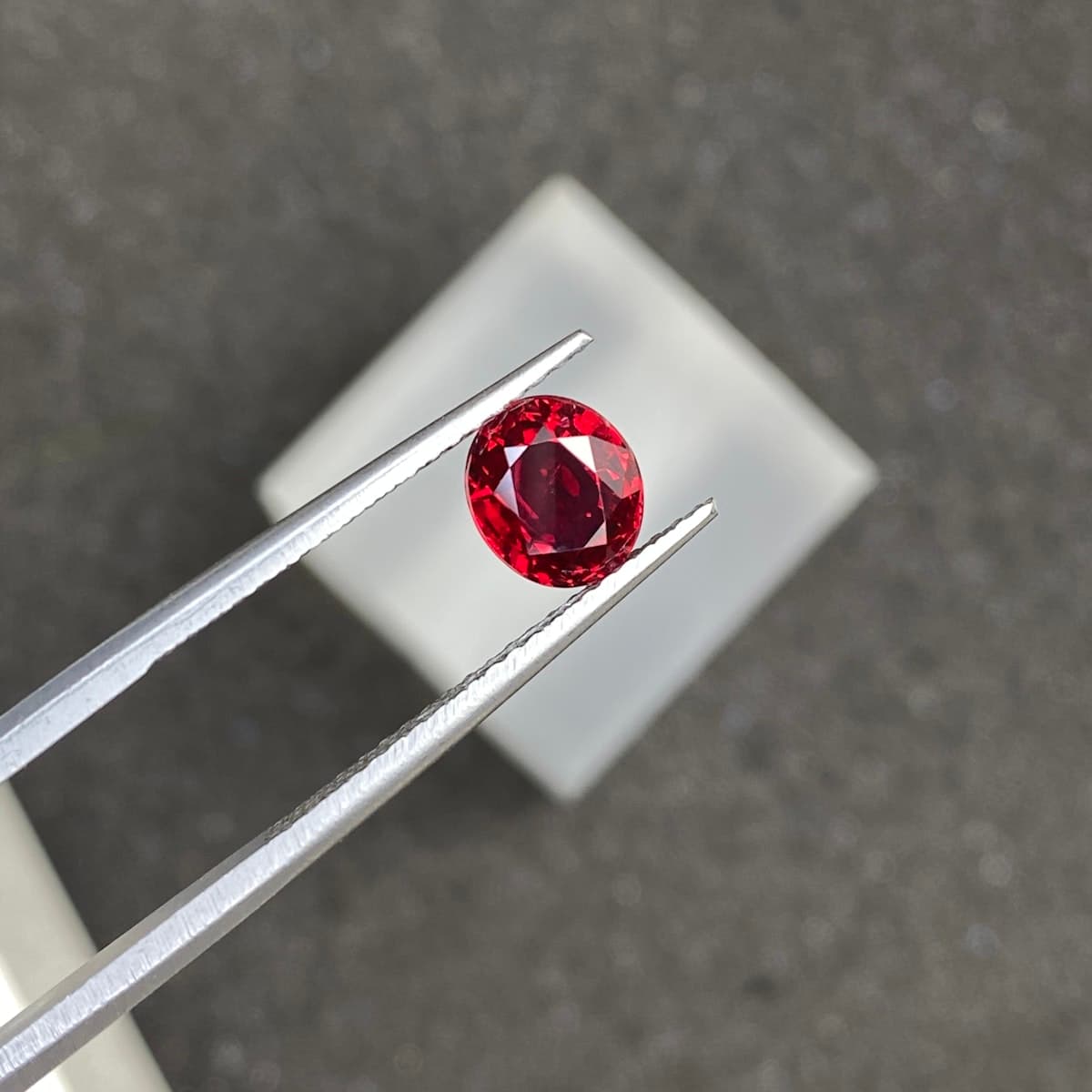 Roter Spinell Oval 1,25 ct