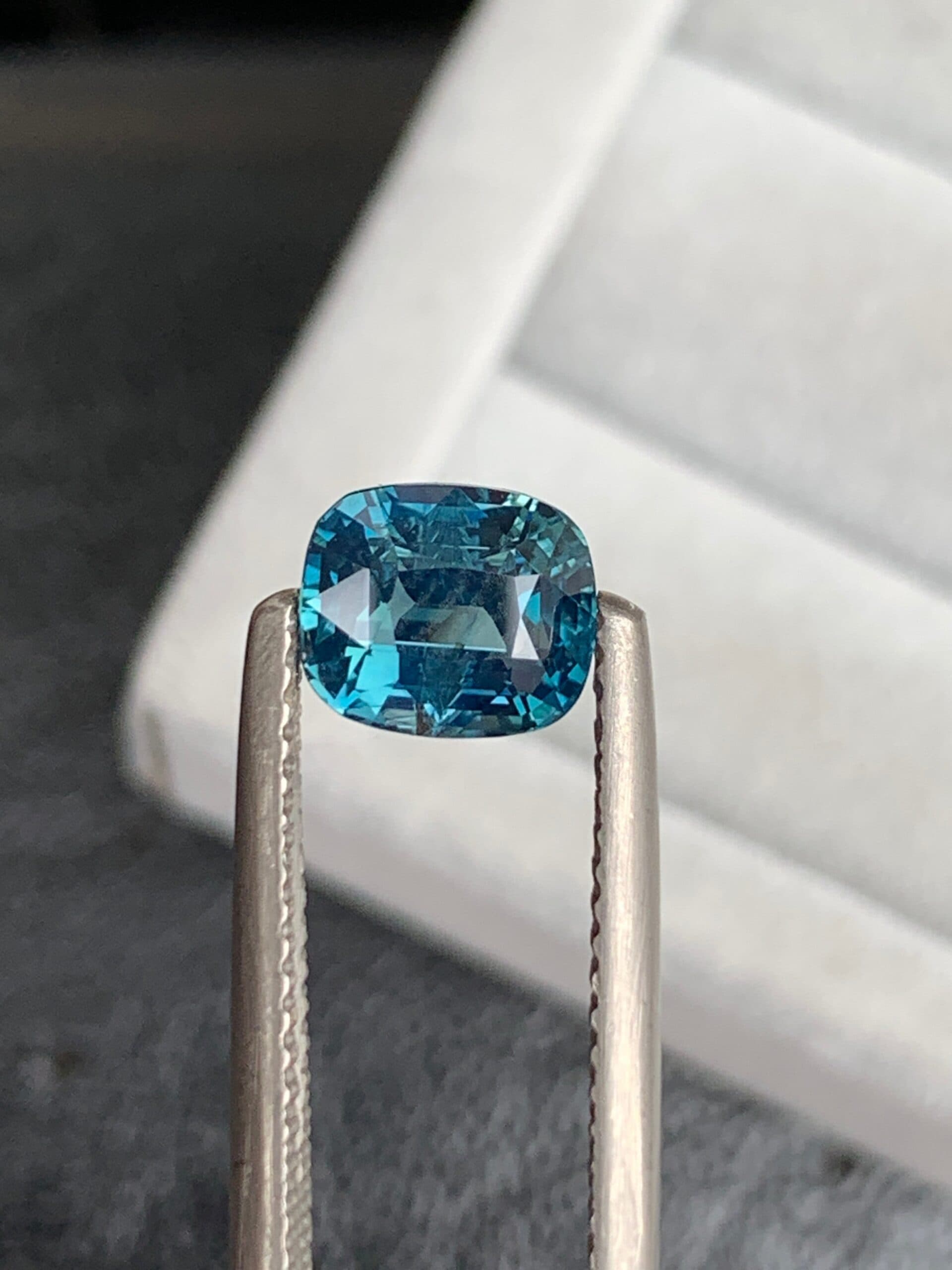 Safira Teal Cushion de 2,03ct