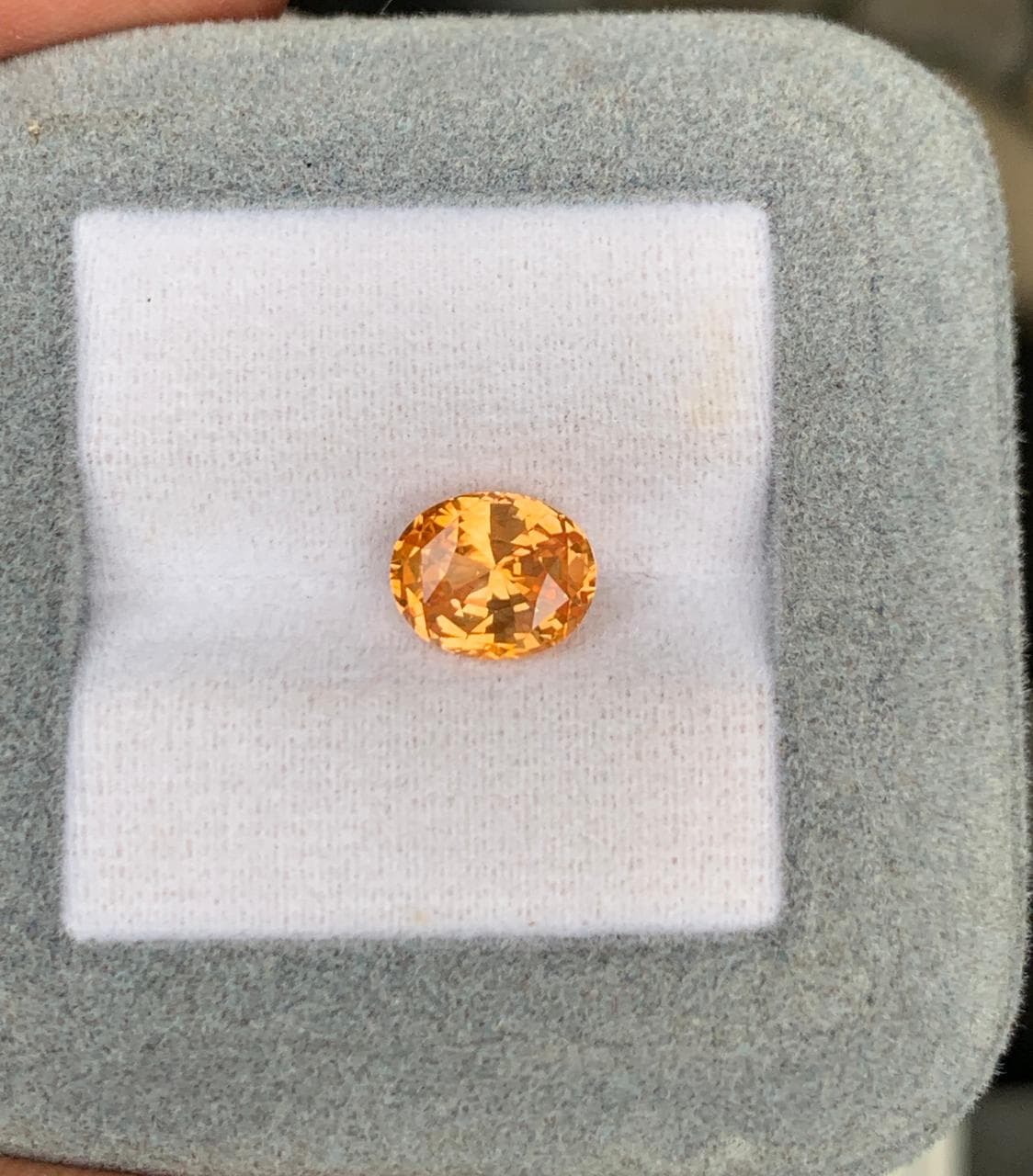 Orangener Saphir Oval 3,03 ct — Sri Lanka