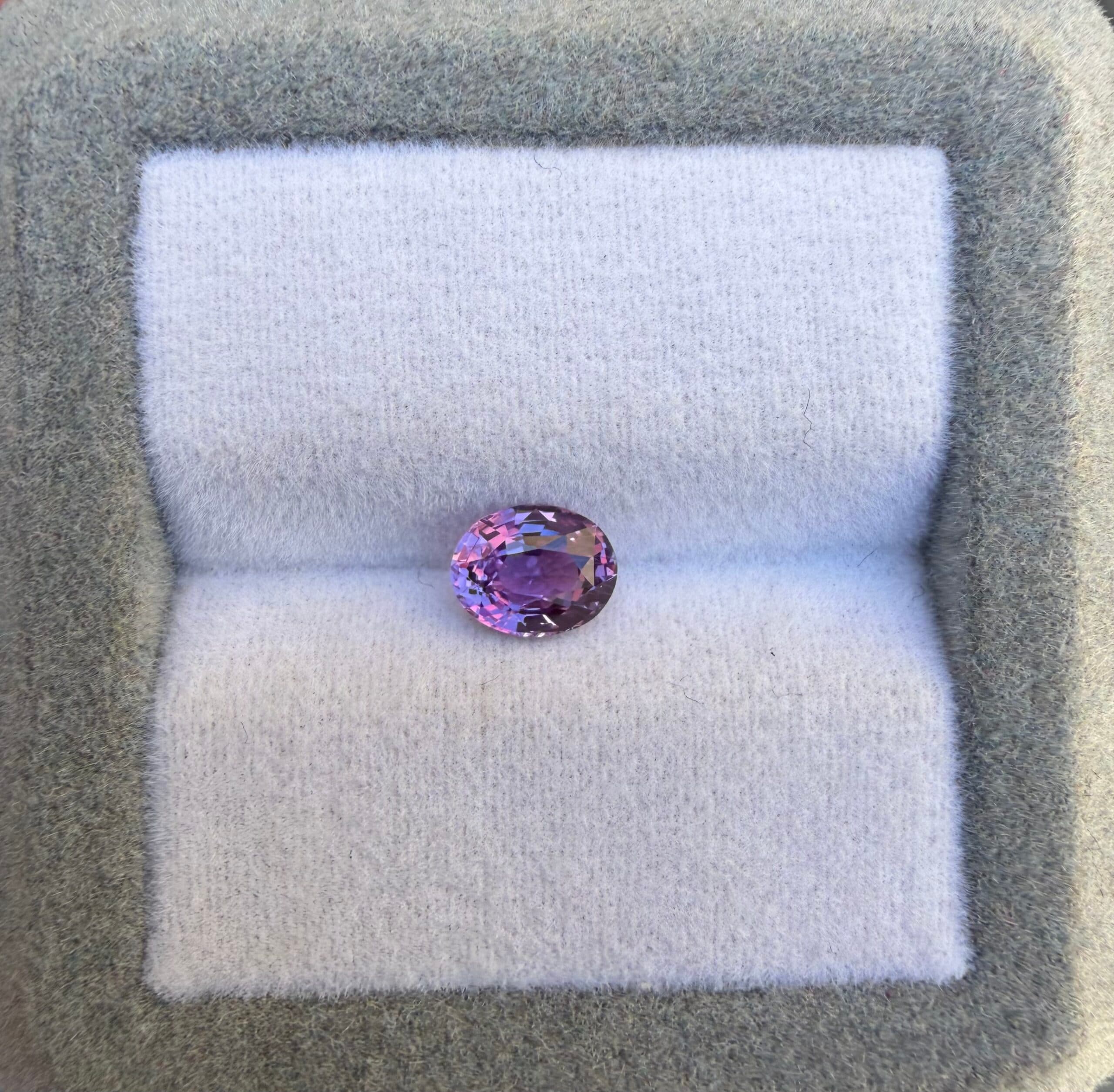 Zafiro Violeta Ovalado de 1,05ct (2)