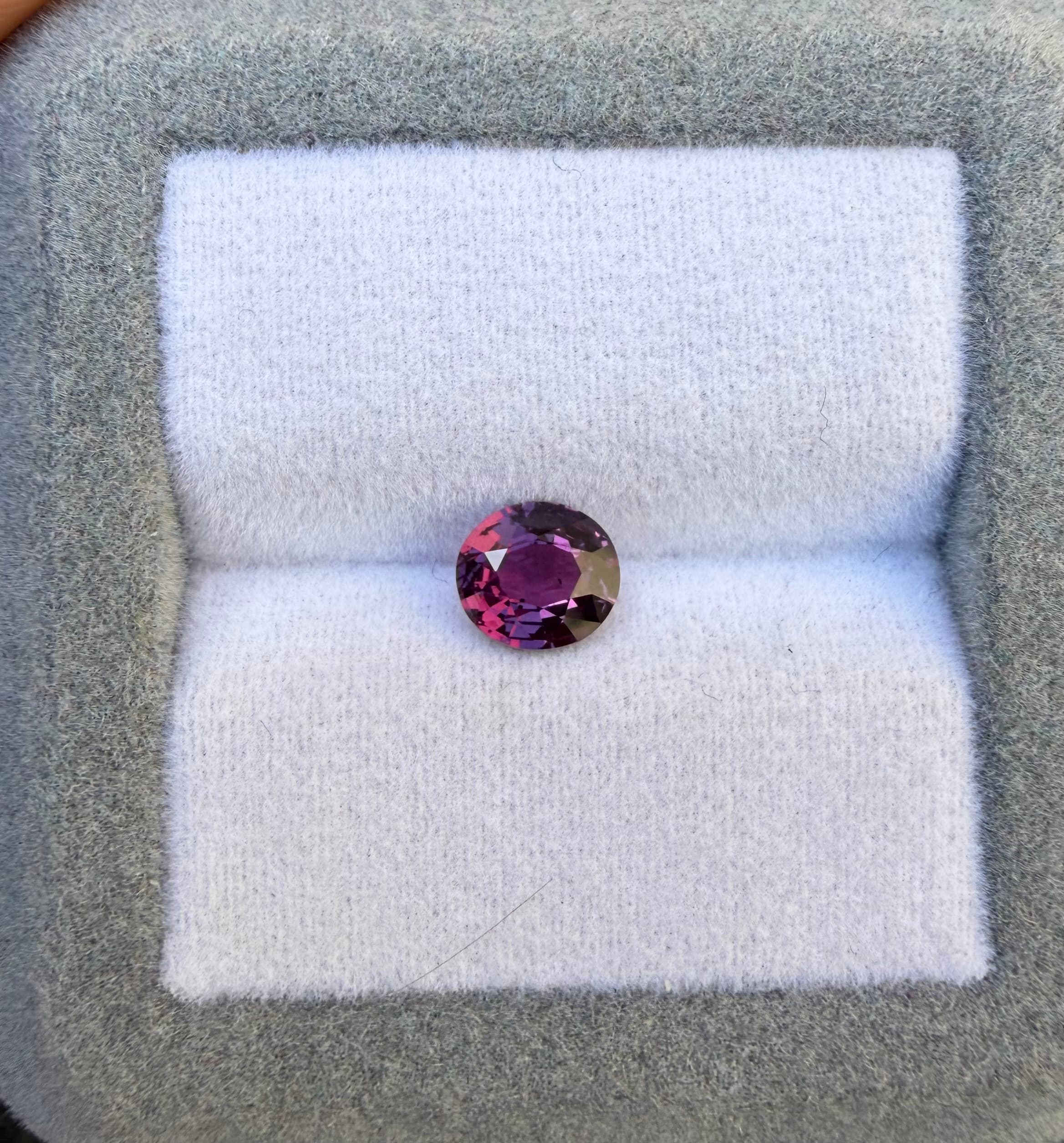 Zafiro Violeta Oval de 1,08ct