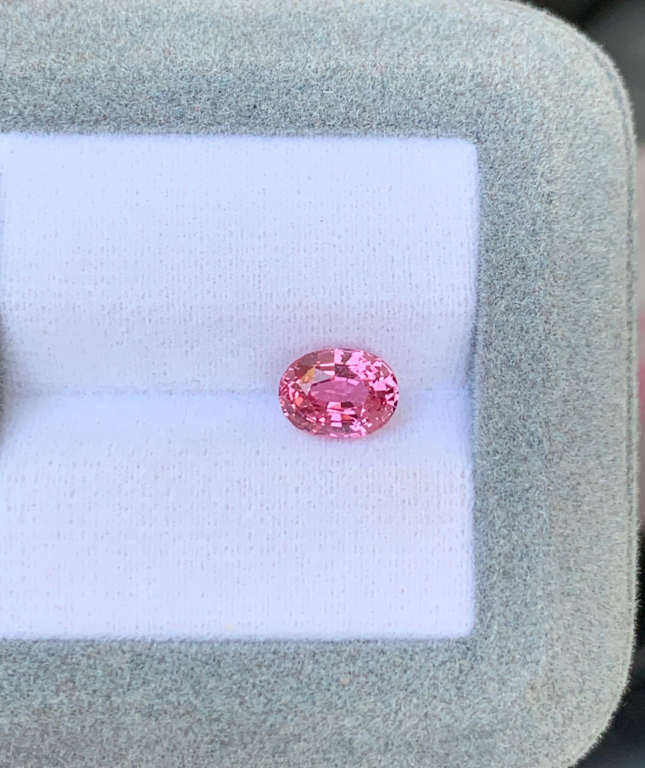 Zaffiro Padparadscha Ovale da 1,65ct — Madagascar
