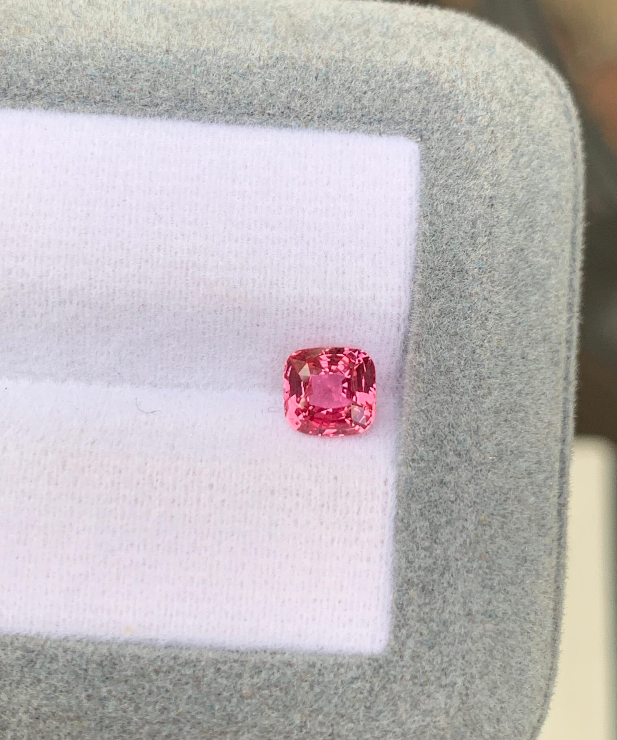 Padparadscha-Saphir Kissen 1,06 ct