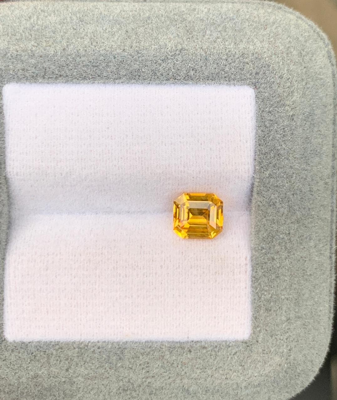 Zaffiro Giallo Taglio Smeraldo da 1,30ct
