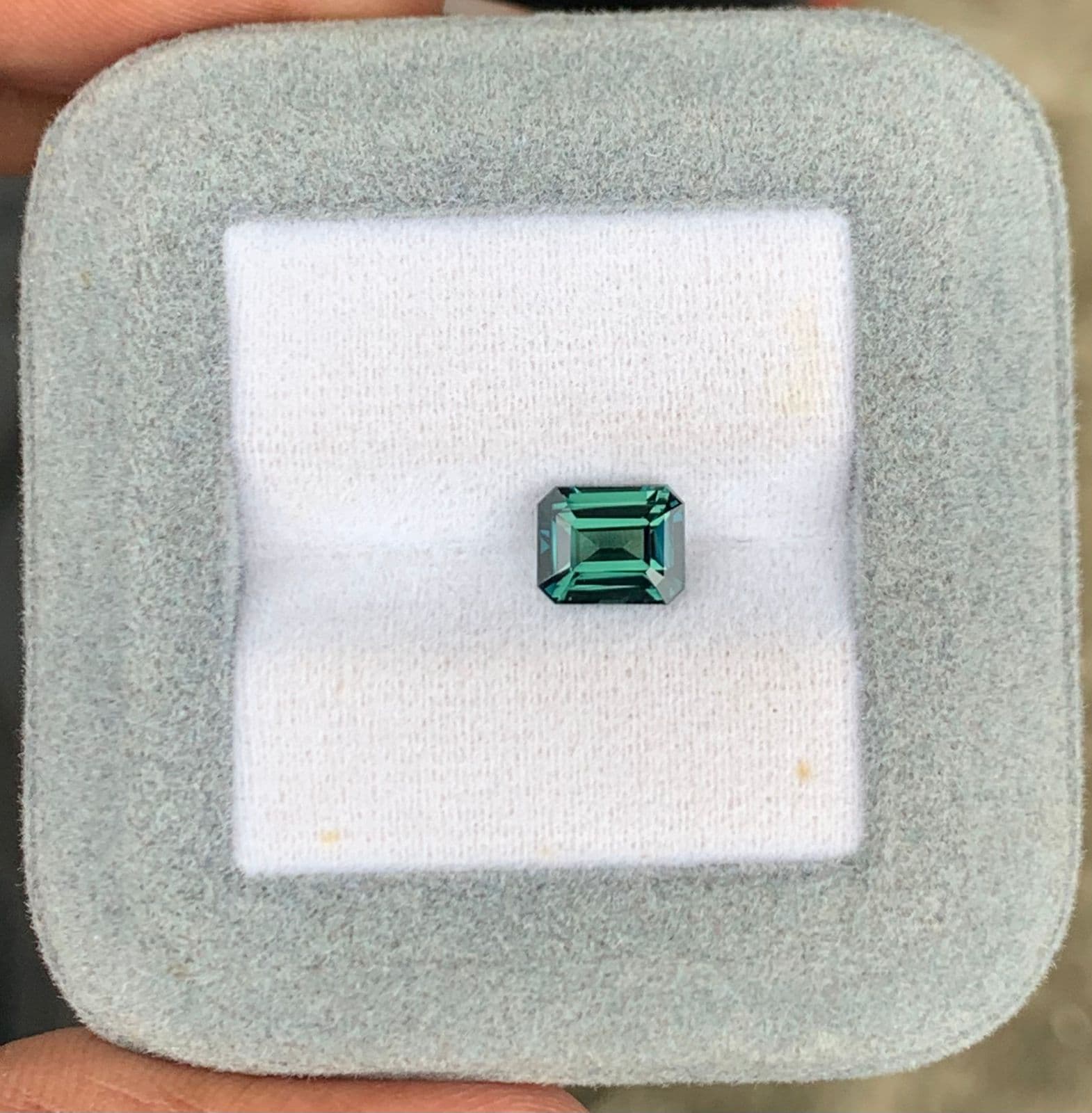 Grüner Saphir Rechteck 1,94ct — Madagaskar