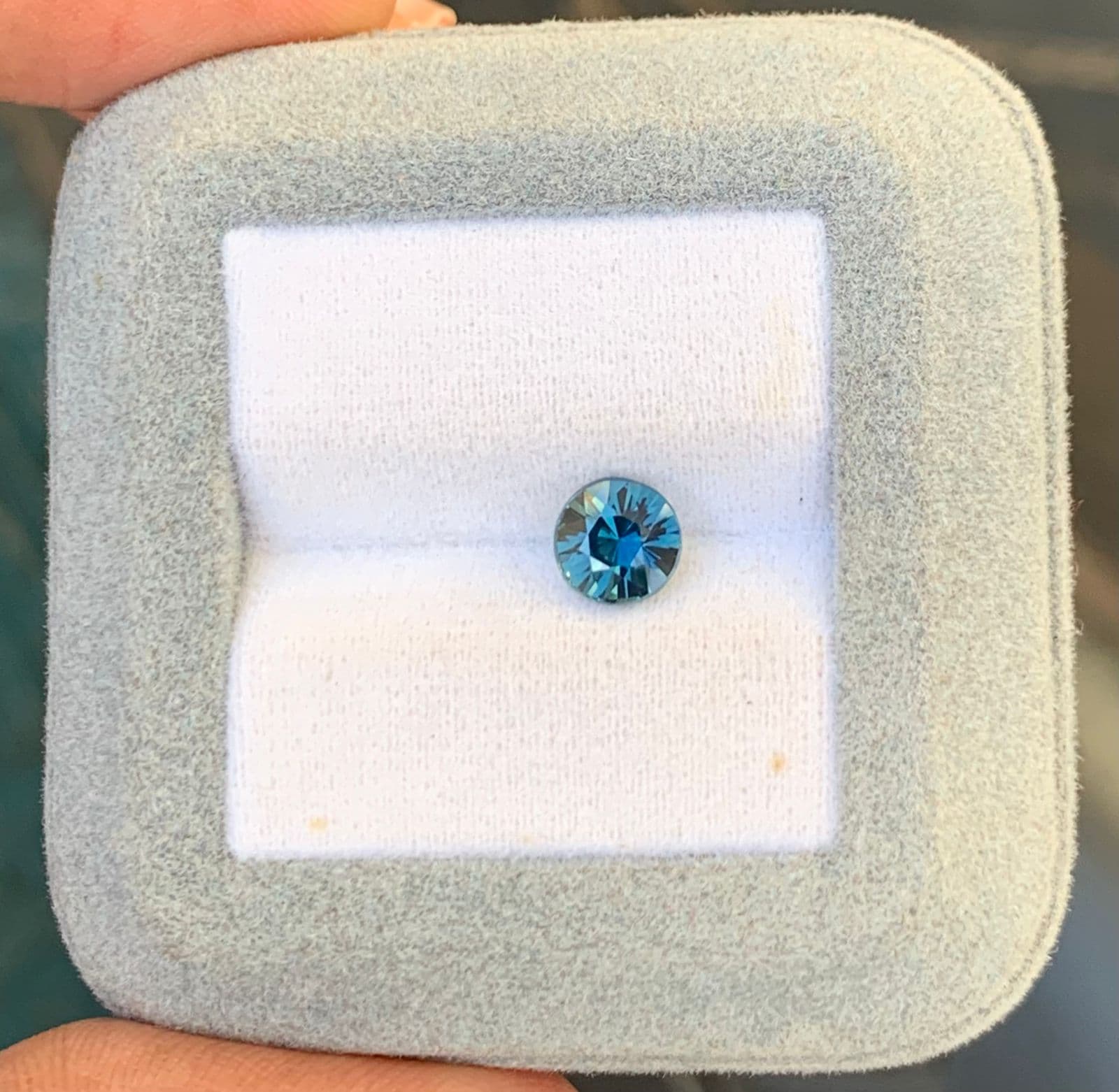 Runder Teal-Saphir 1,55 ct — Madagaskar, Unbehandelt