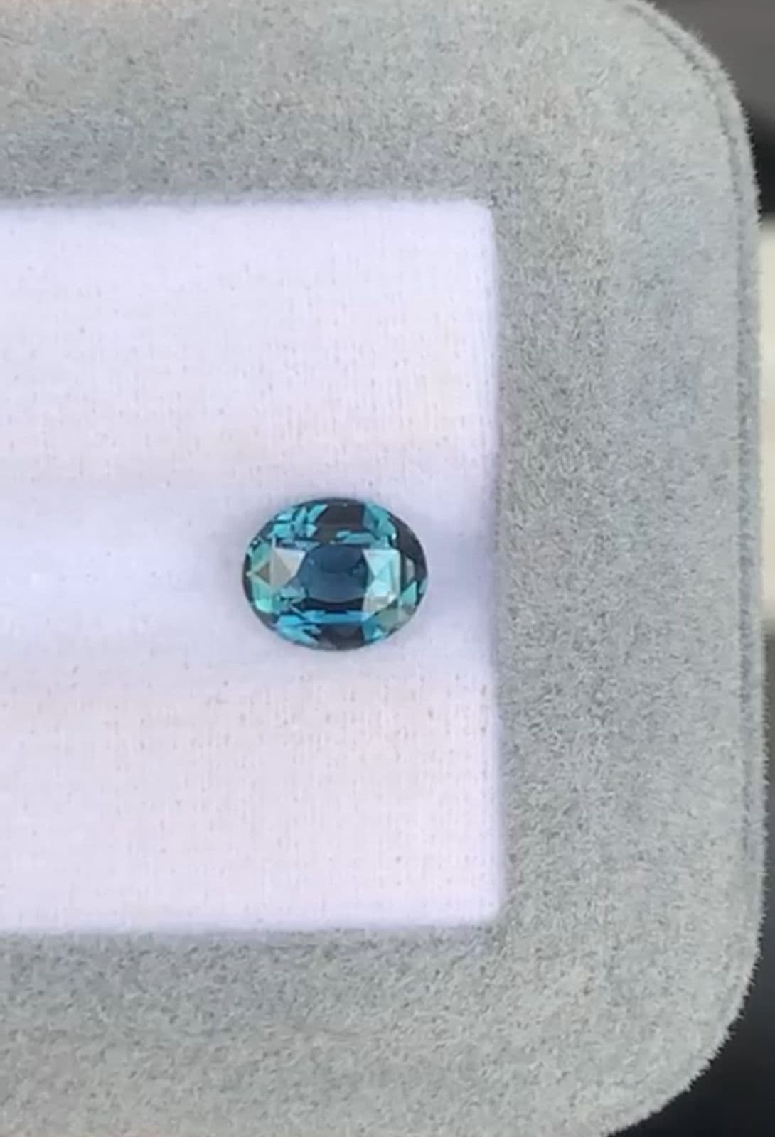Ovaler Teal-Saphir 2,01 ct — Madagaskar