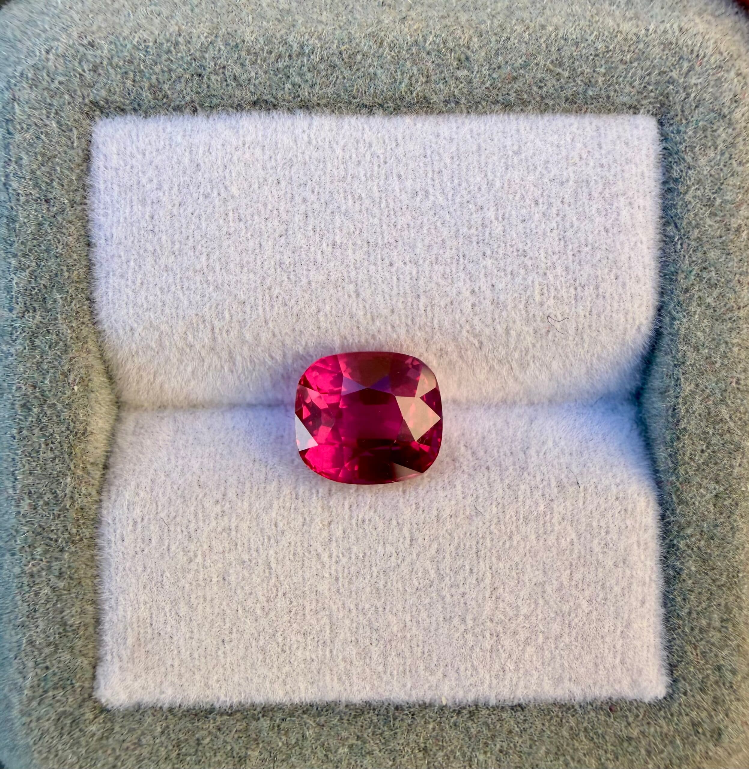 Saphir Kissen 3,02 ct