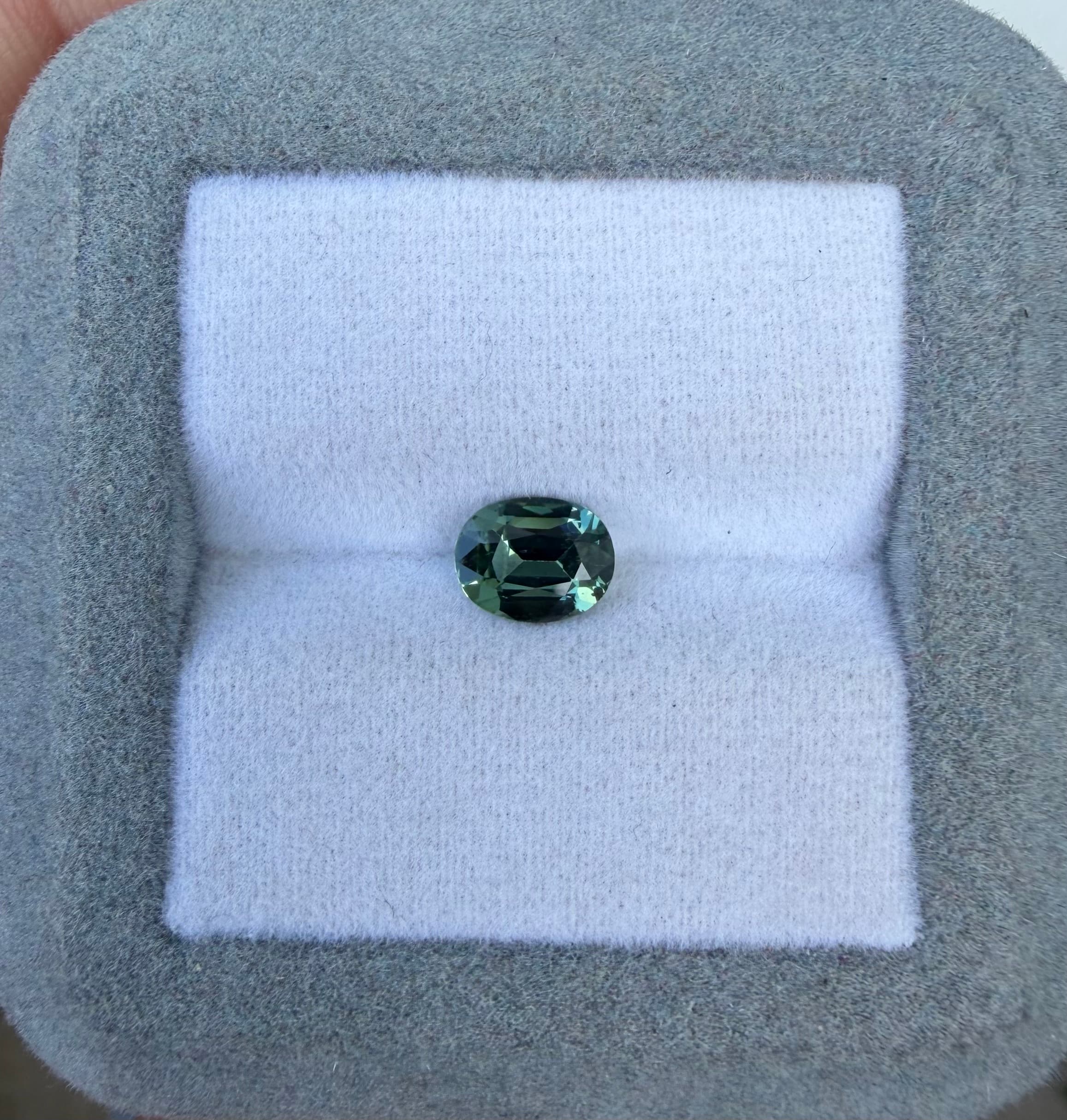 Ovaler Teal-Saphir von 1,06 ct