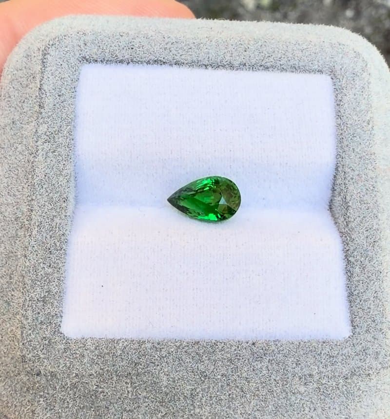 Granada Tsavorita Pera de 1,51ct
