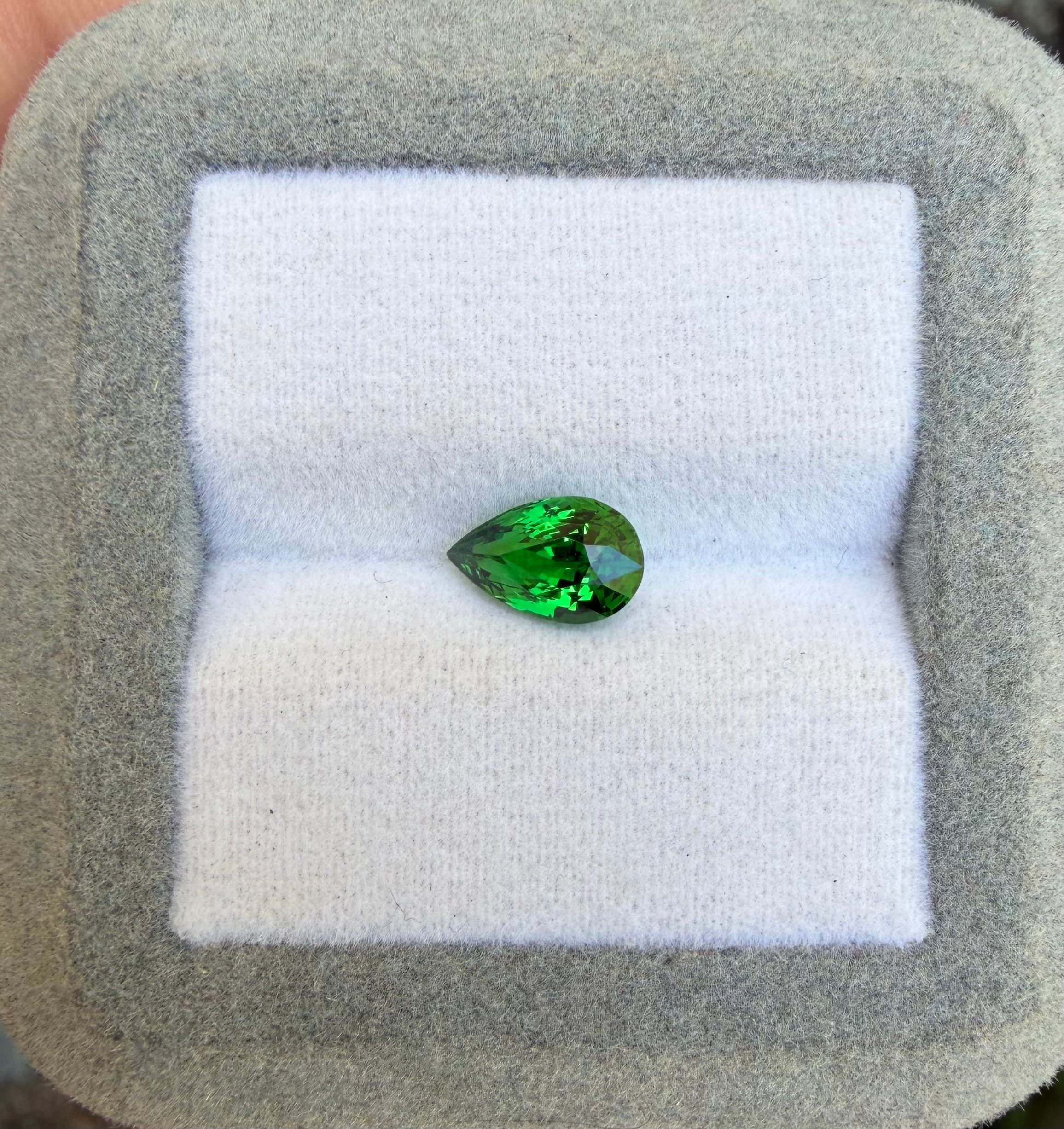 Granada Tsavorita Pera de 1,51ct