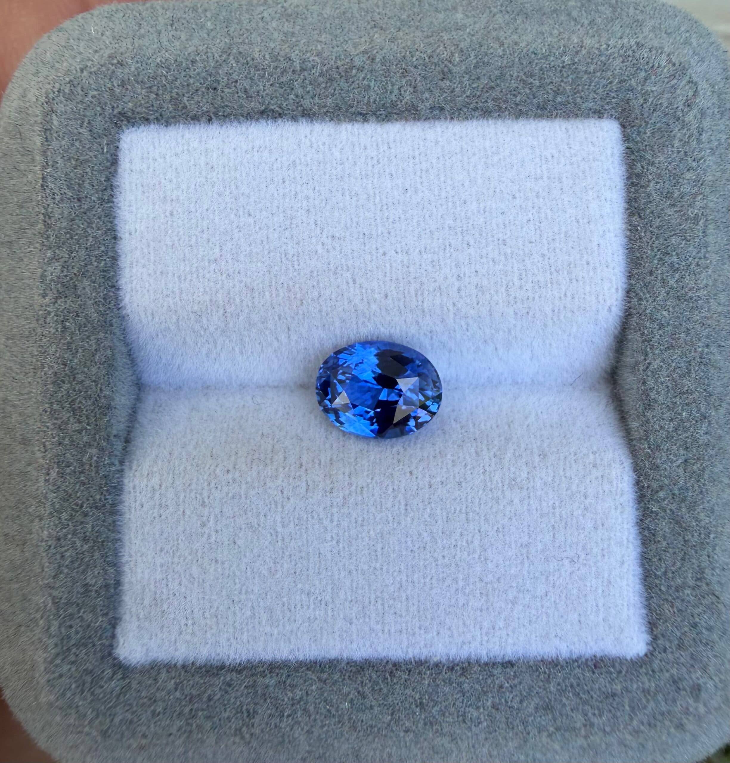 Saphir Bleu Ovale de 1,76ct