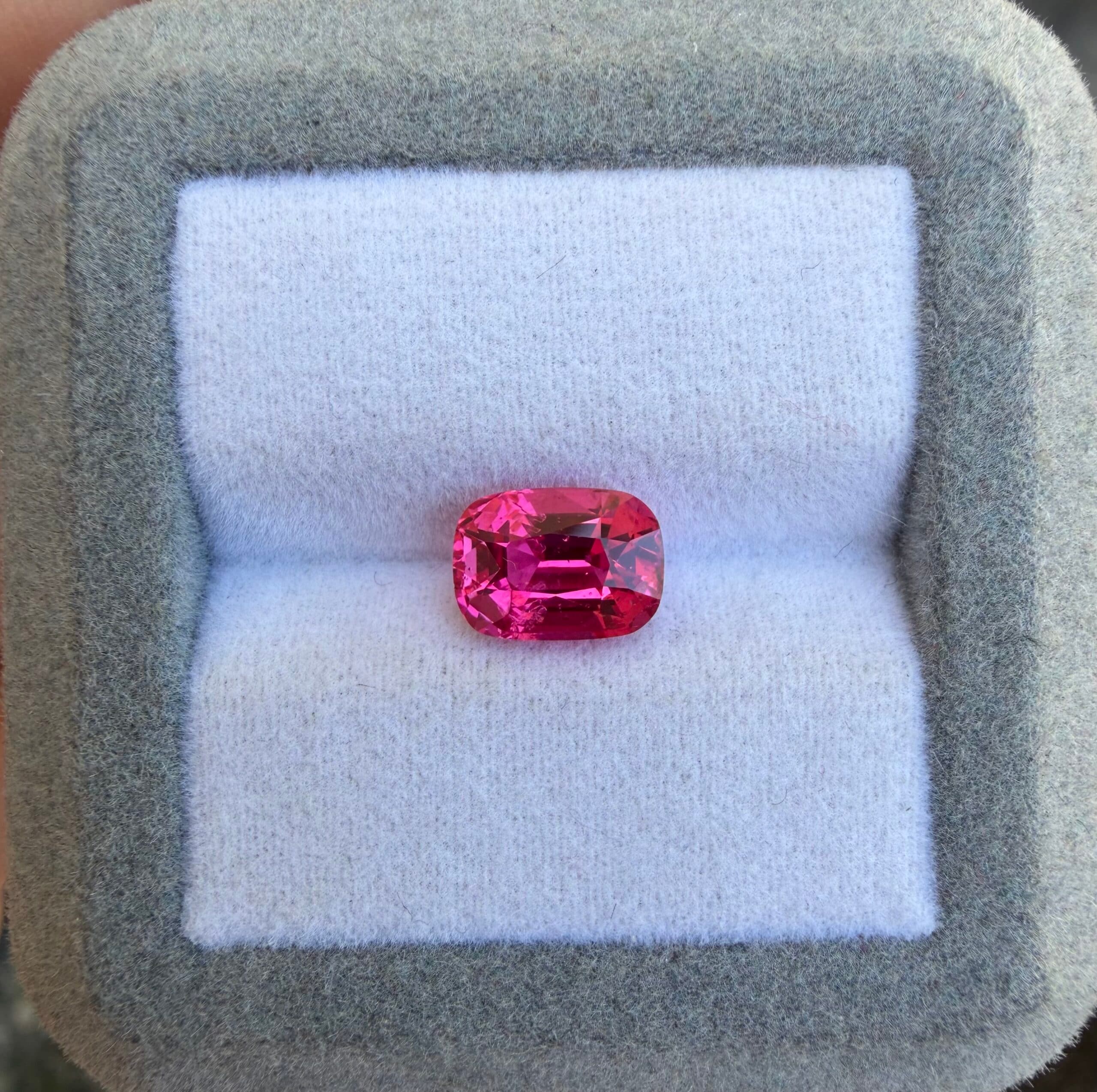 Spinello Rosa Cuscino da 2,67ct