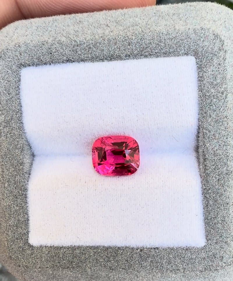 Spinello Rosa Cuscino da 2,65ct