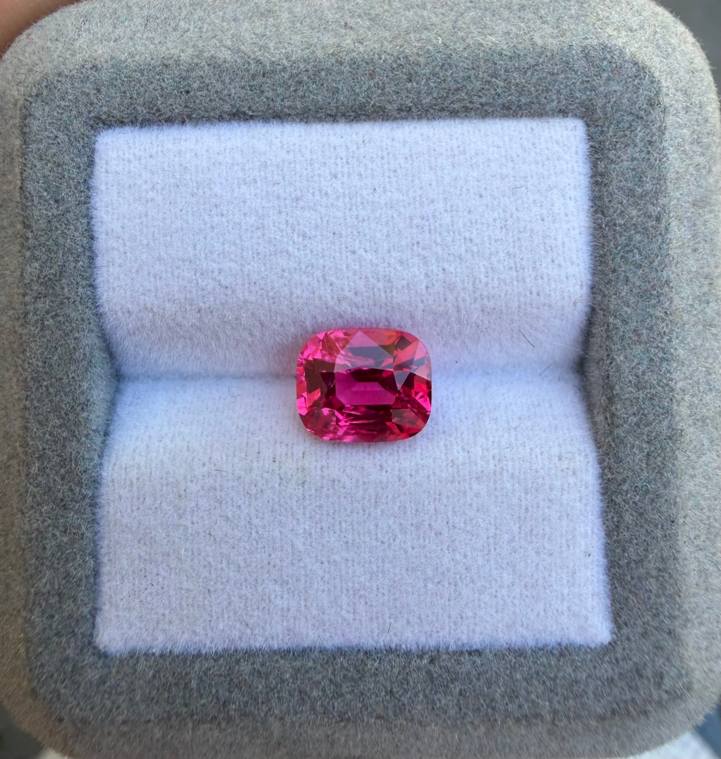 Spinello Rosa Cuscino da 2,65ct