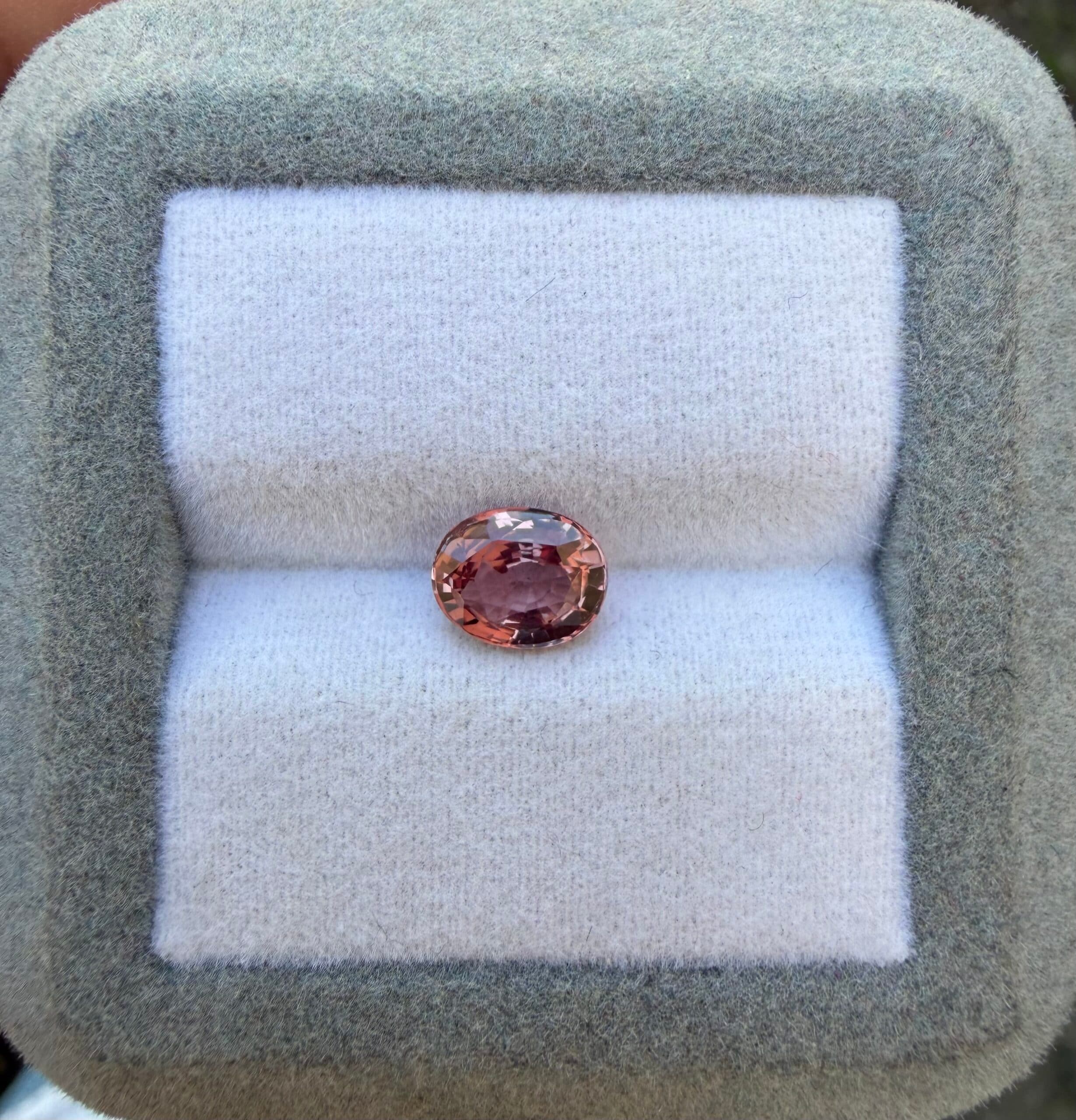 Padparadscha-Saphir Oval 1,54 ct — Madagaskar