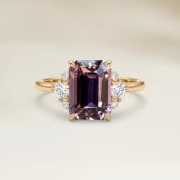Ring mit Schulterbesatz, rechteckiger Spinell, 1,73 ct